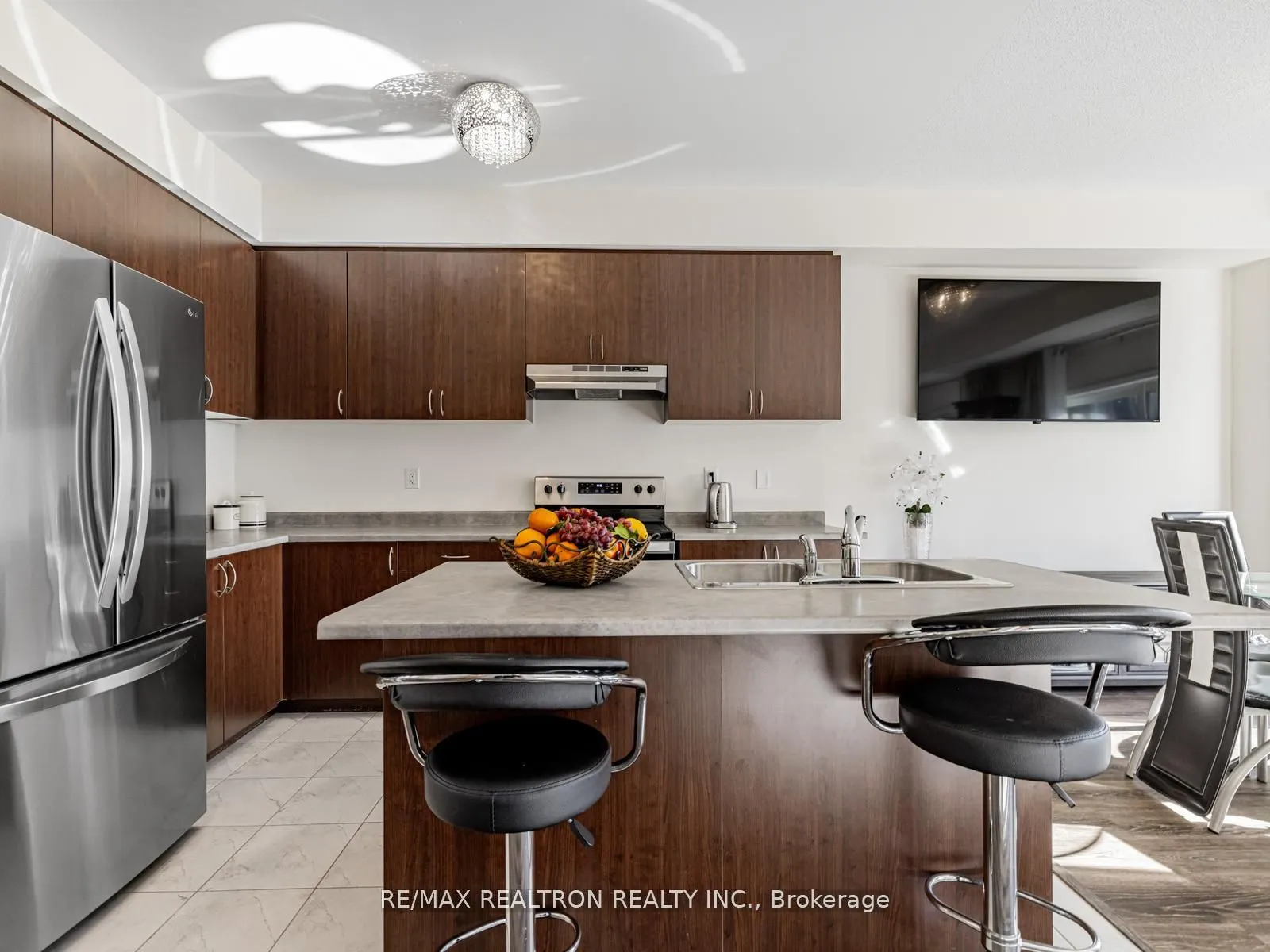 6 Bobolink Drive