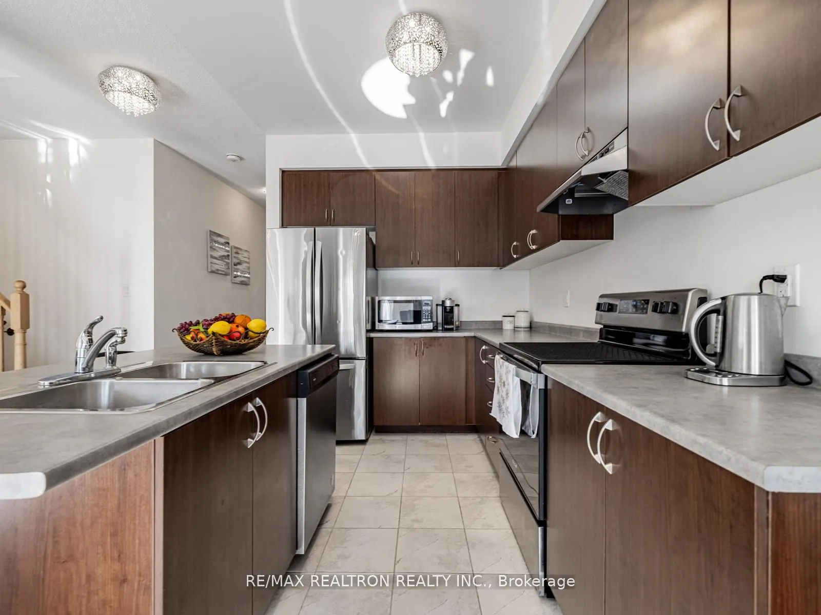 6 Bobolink Drive