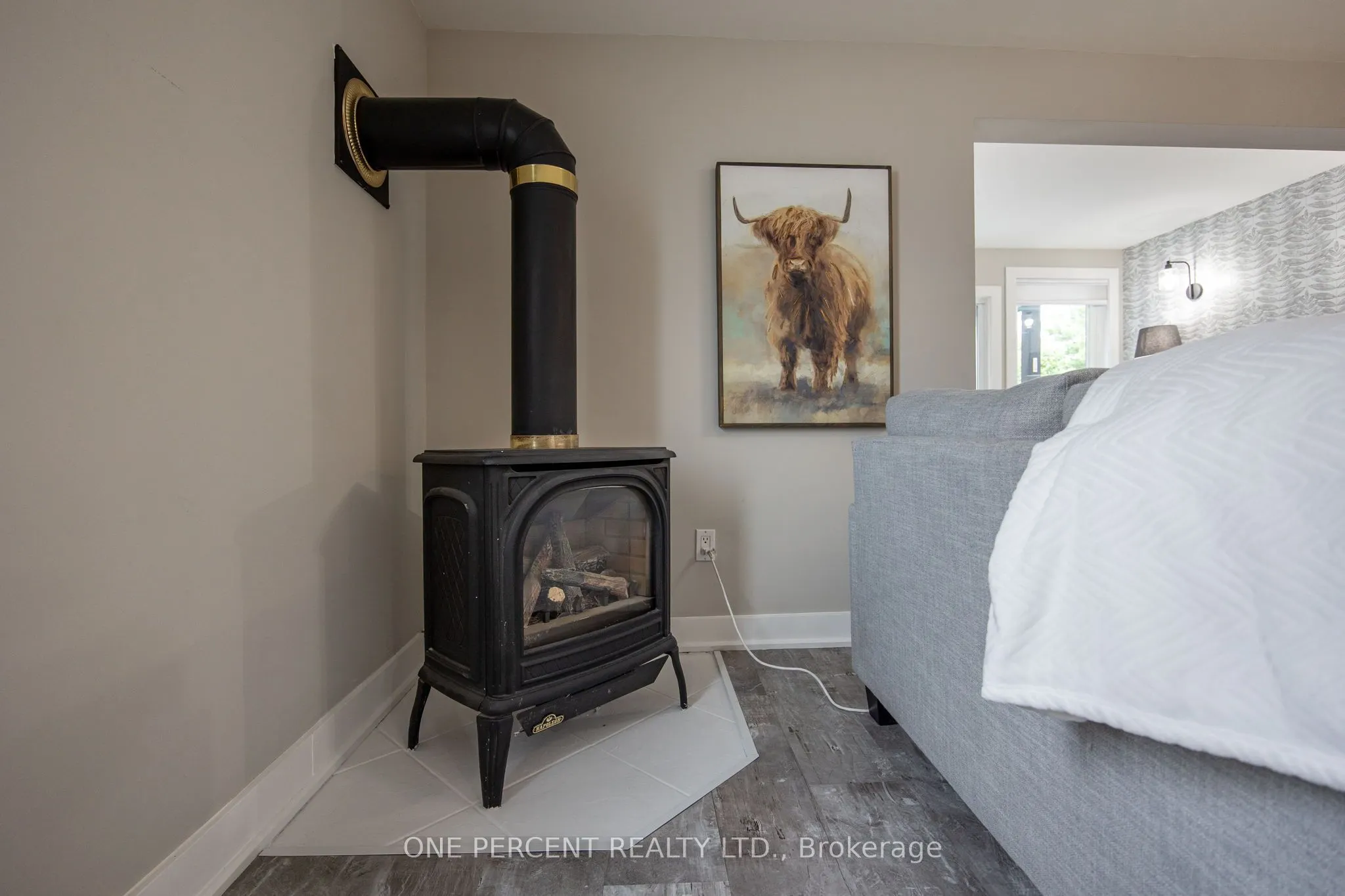 406 Peter Street N