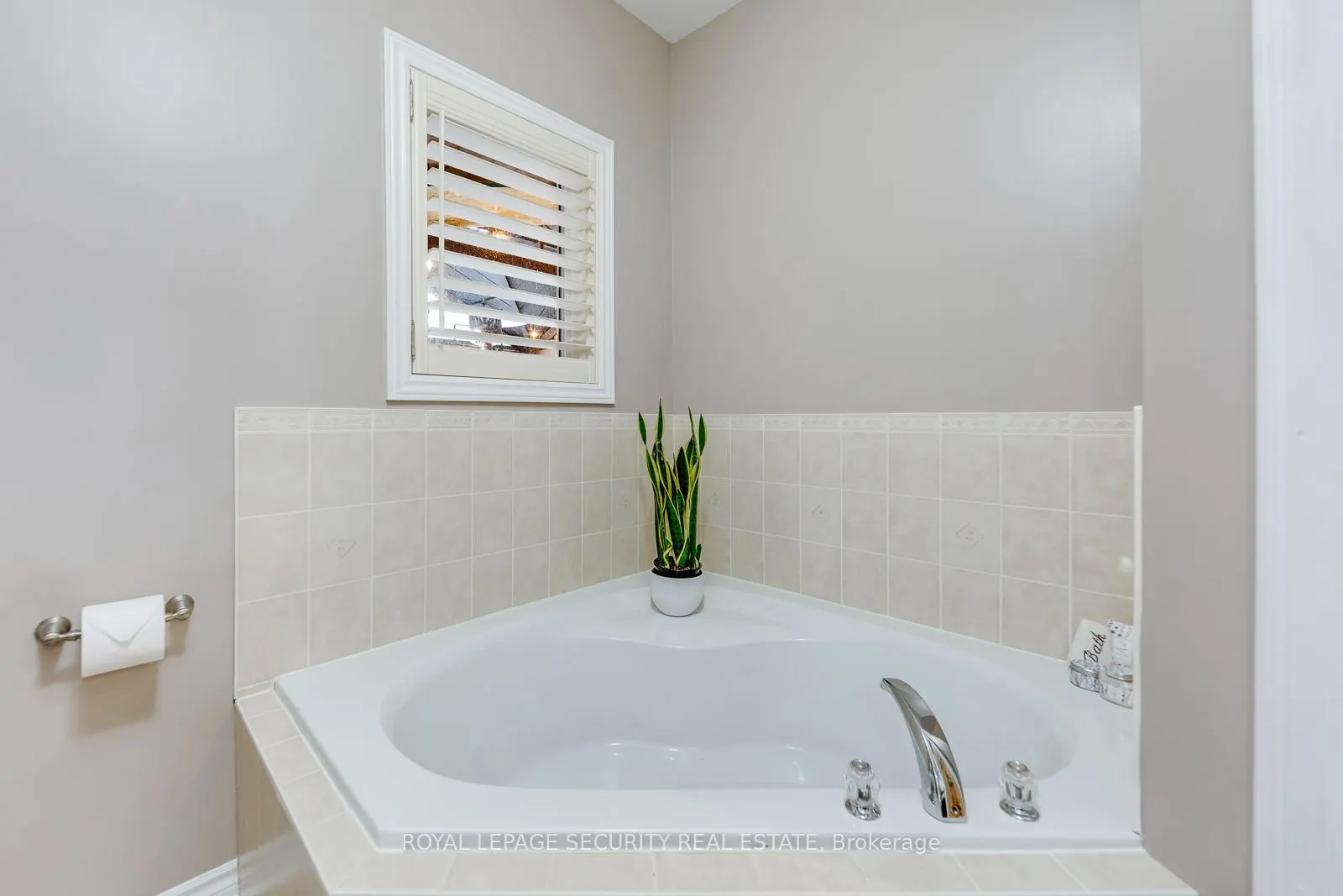 25 Pinecliff Crescent