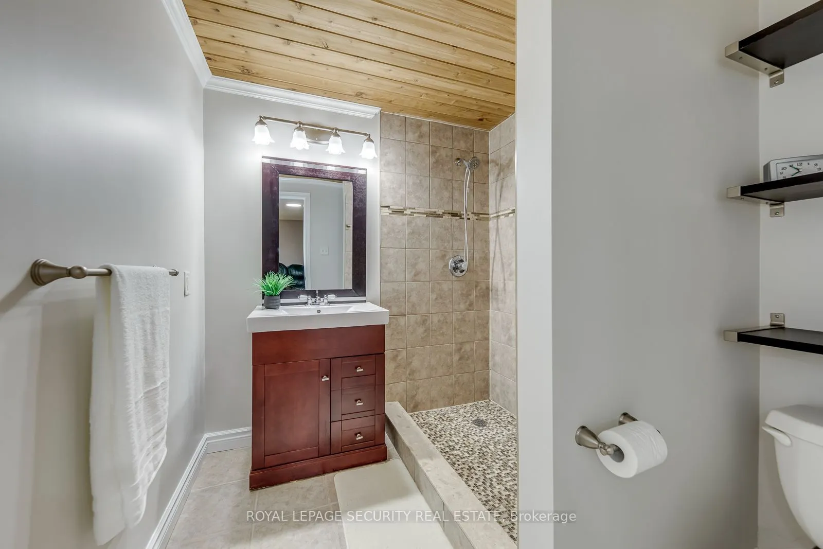 25 Pinecliff Crescent
