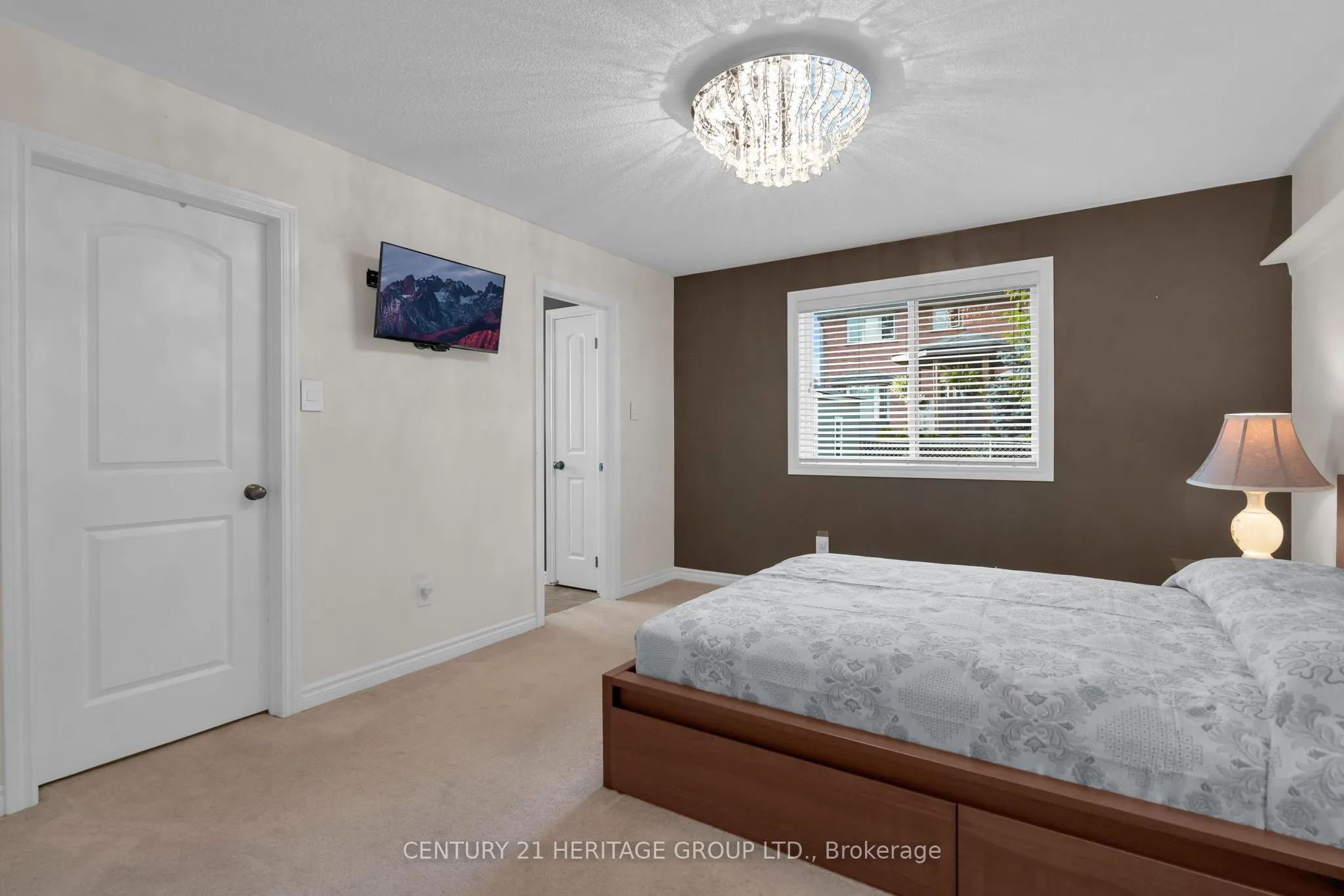 45 Whitfield Crescent