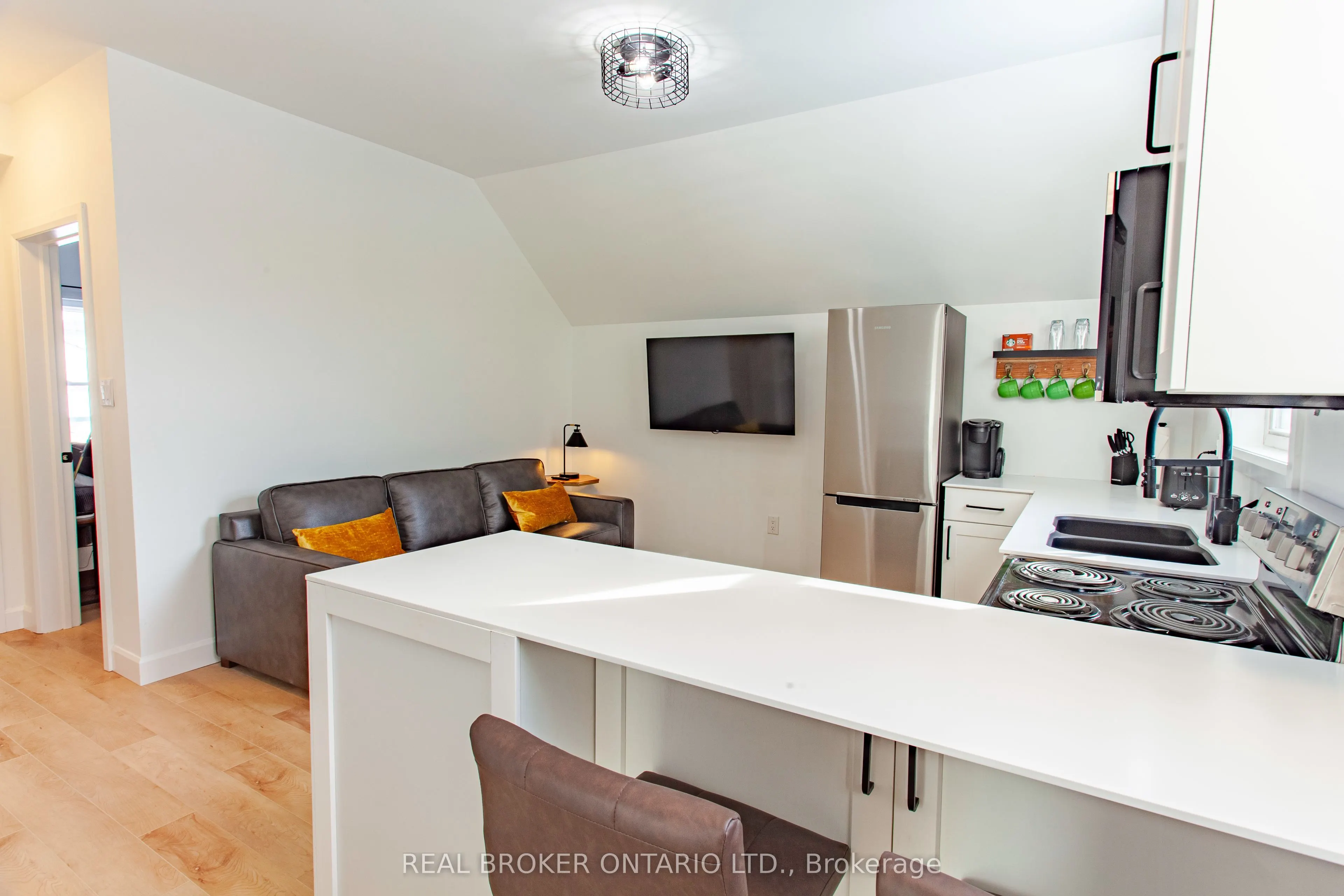 97 ALBERT Street S #Upper