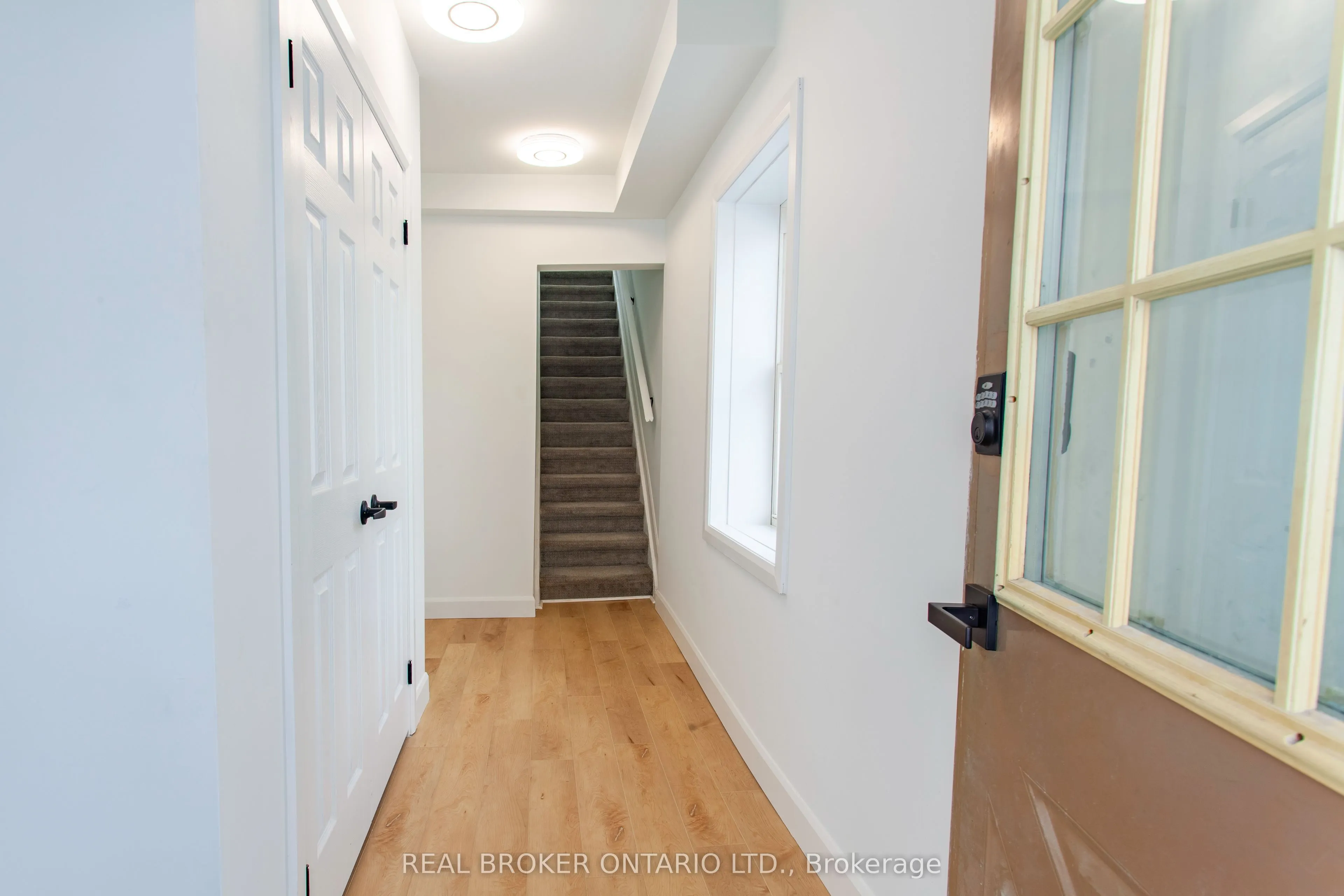 97 ALBERT Street S #Upper