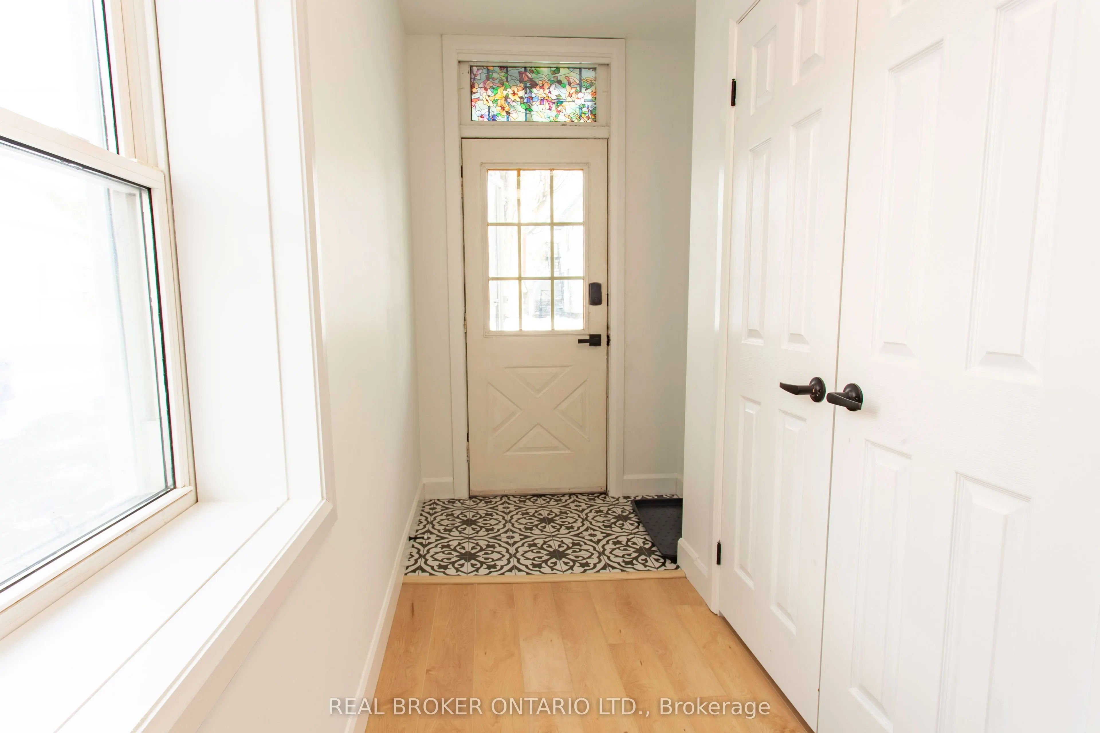 97 ALBERT Street S #Upper