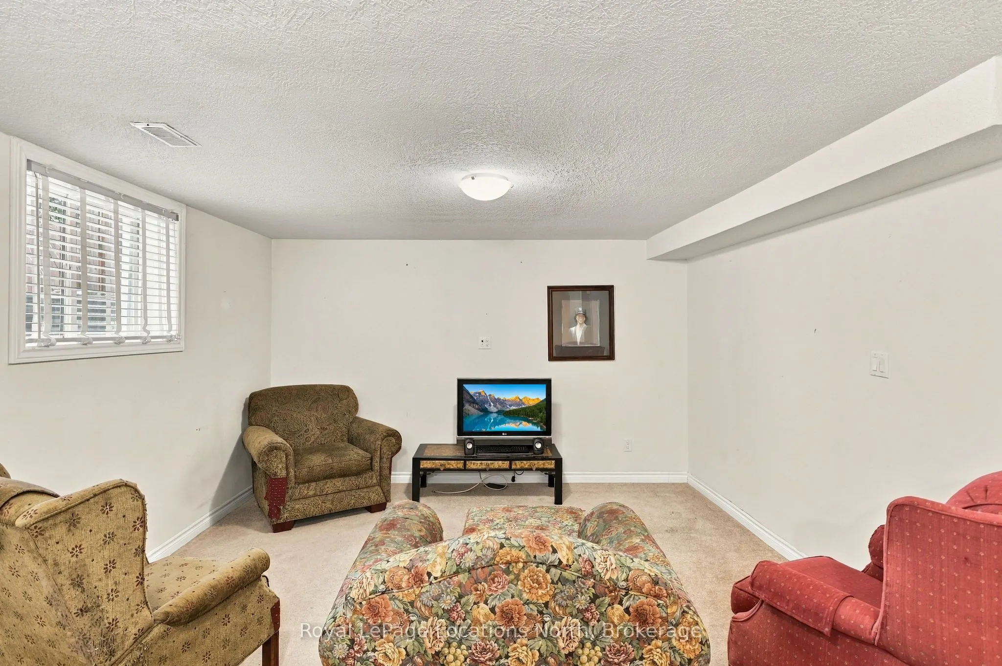 15 Kayla Crescent
