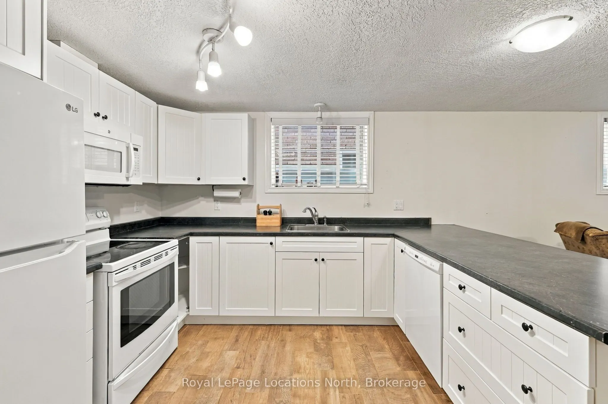 15 Kayla Crescent