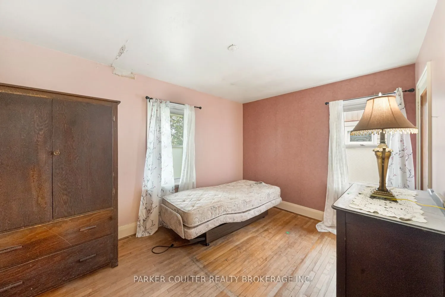 27 Campbell Avenue