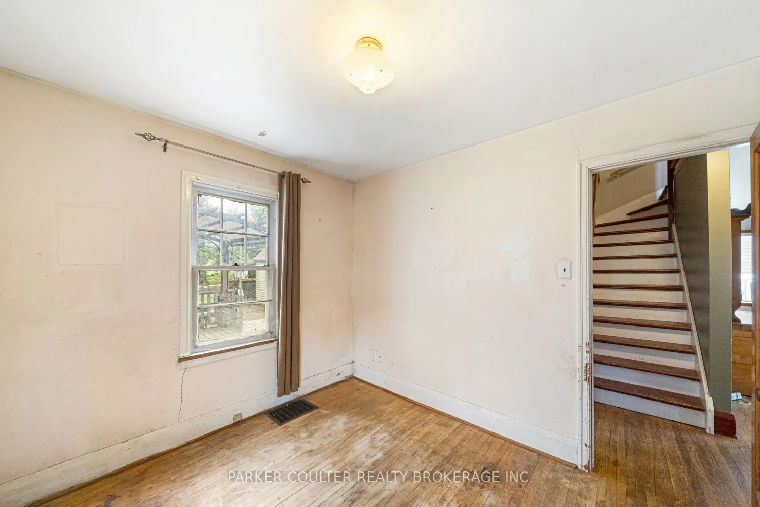 27 Campbell Avenue
