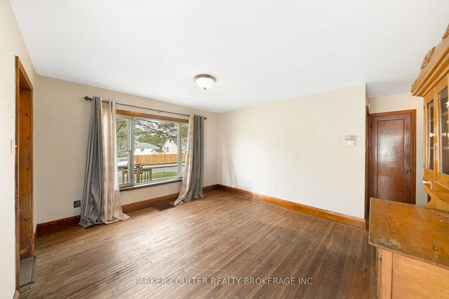 27 Campbell Avenue