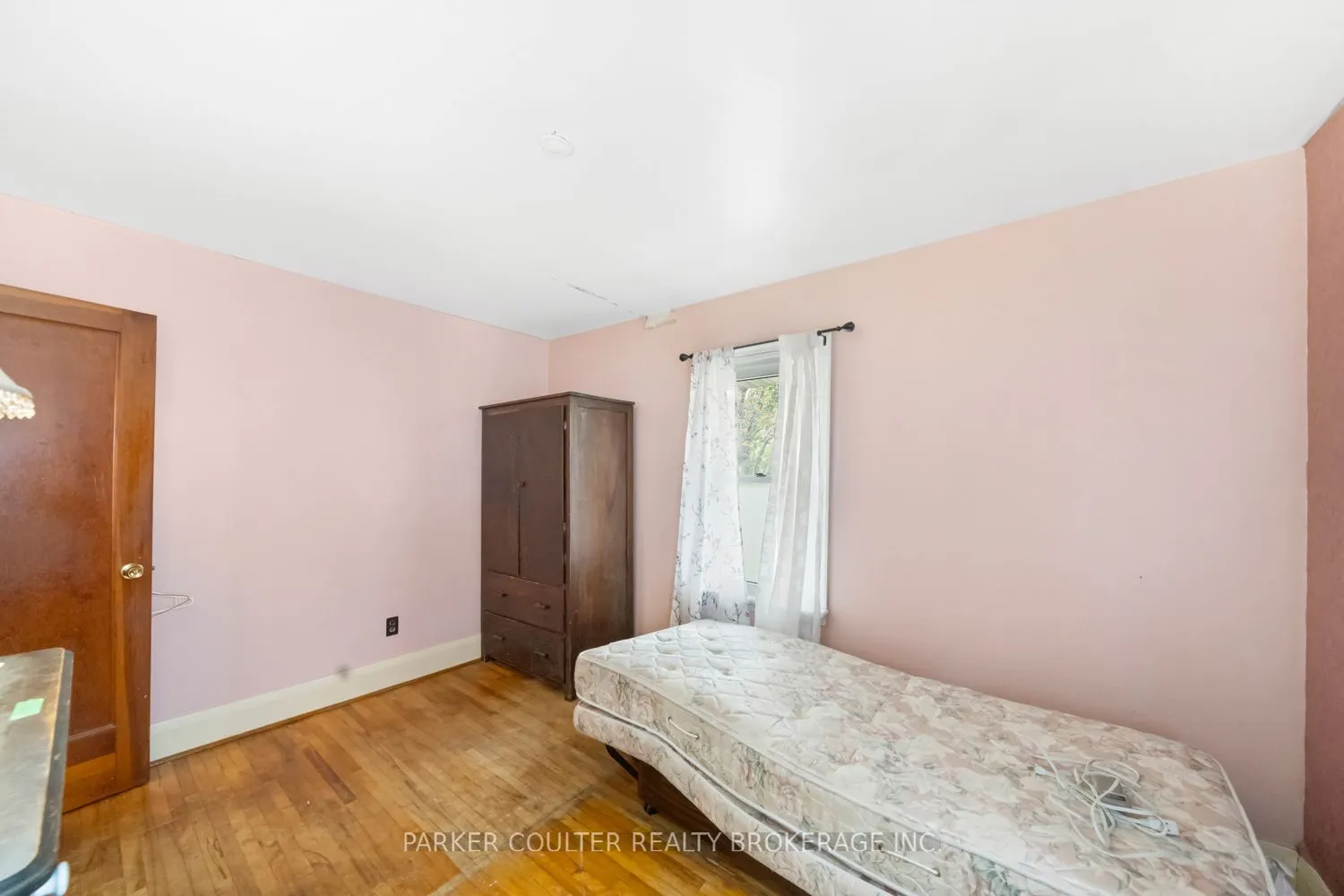 27 Campbell Avenue