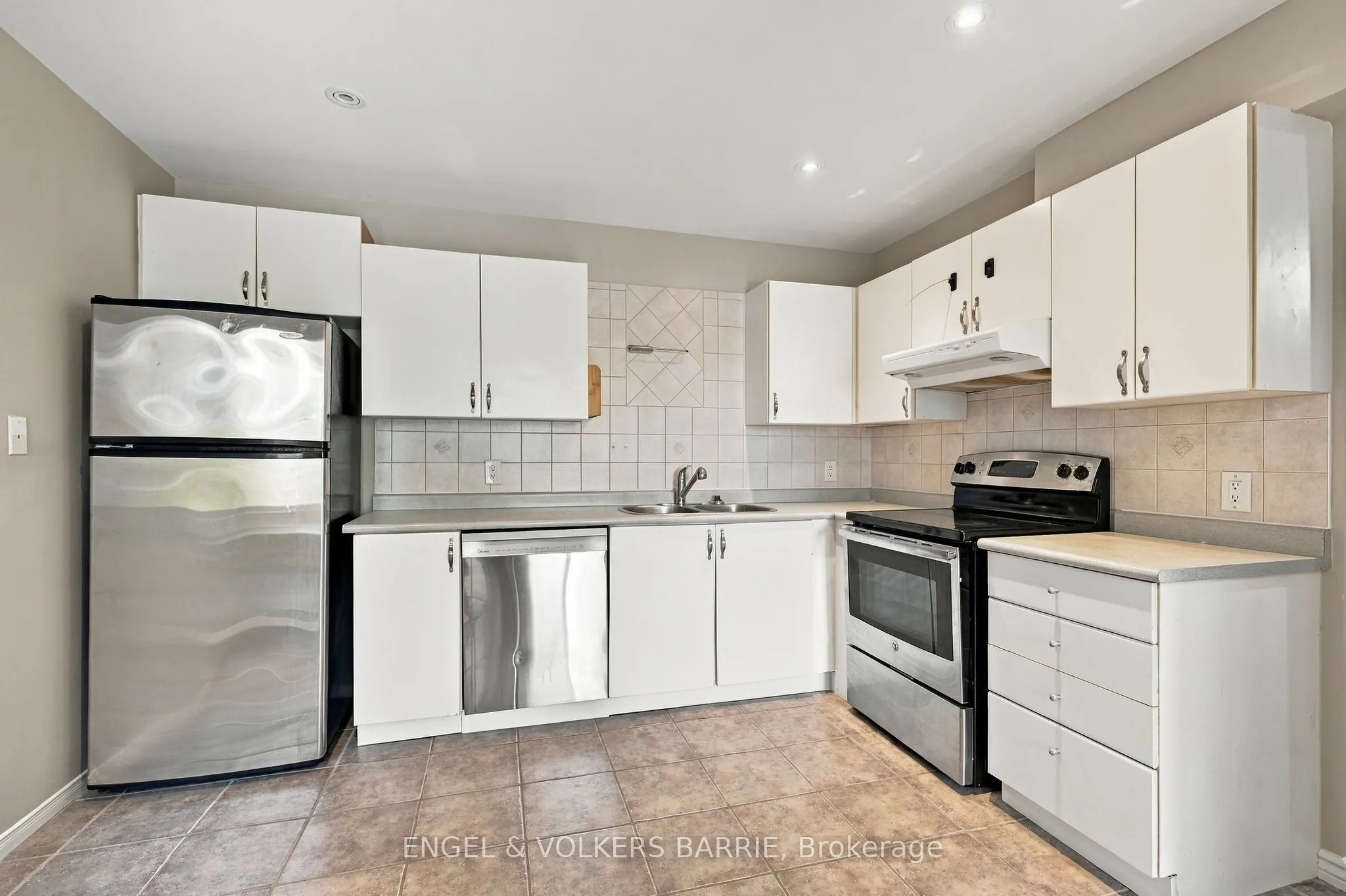 506 Essa Road #38