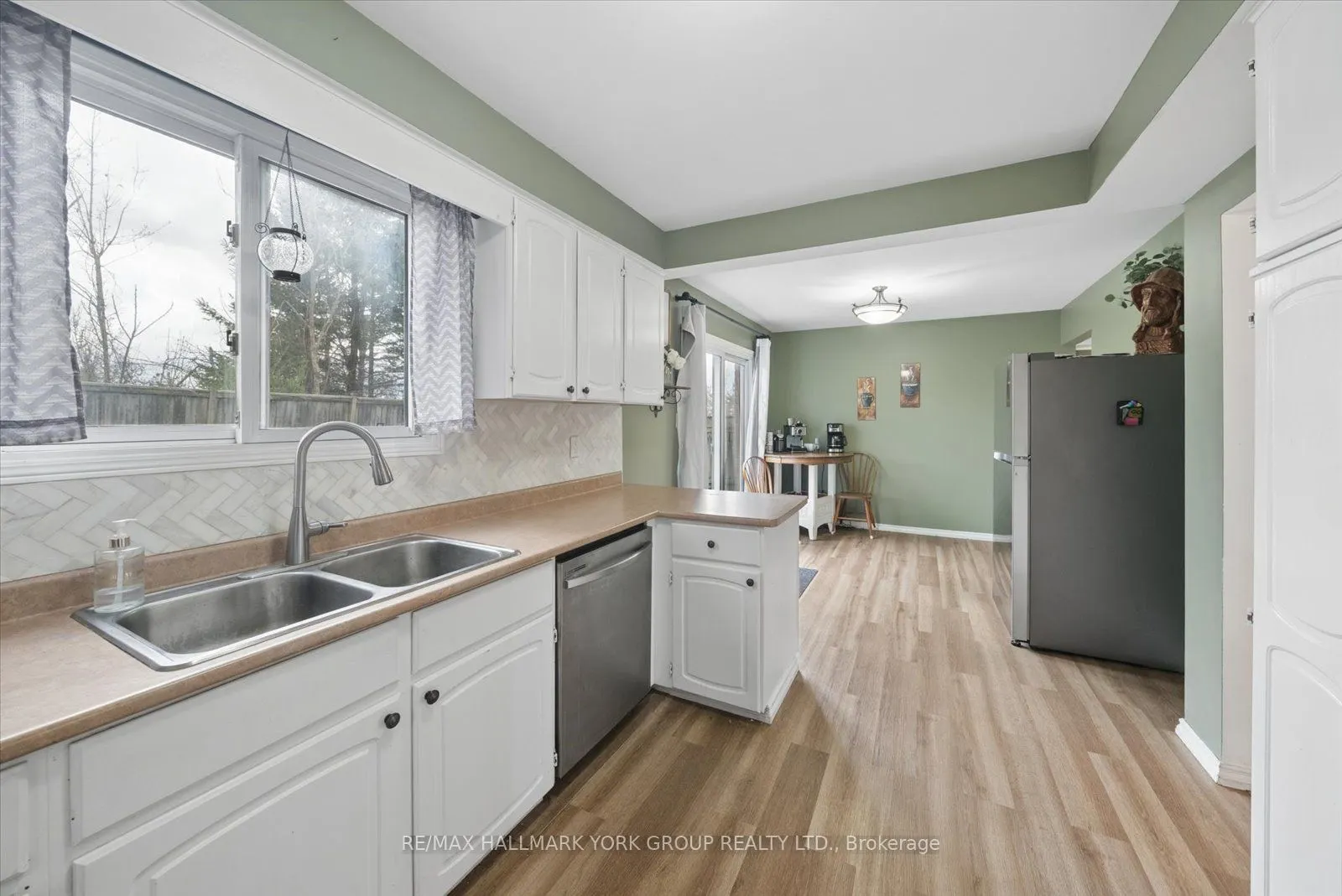 41 Laurentian Lane