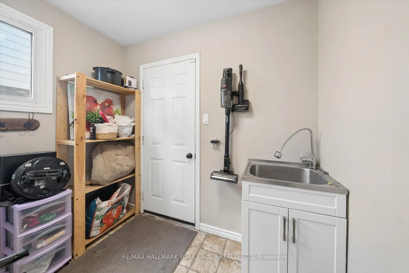 41 Laurentian Lane