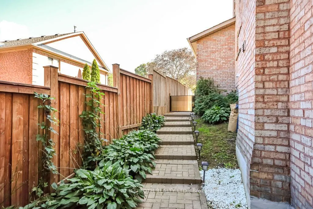 24 Grand Forest Drive