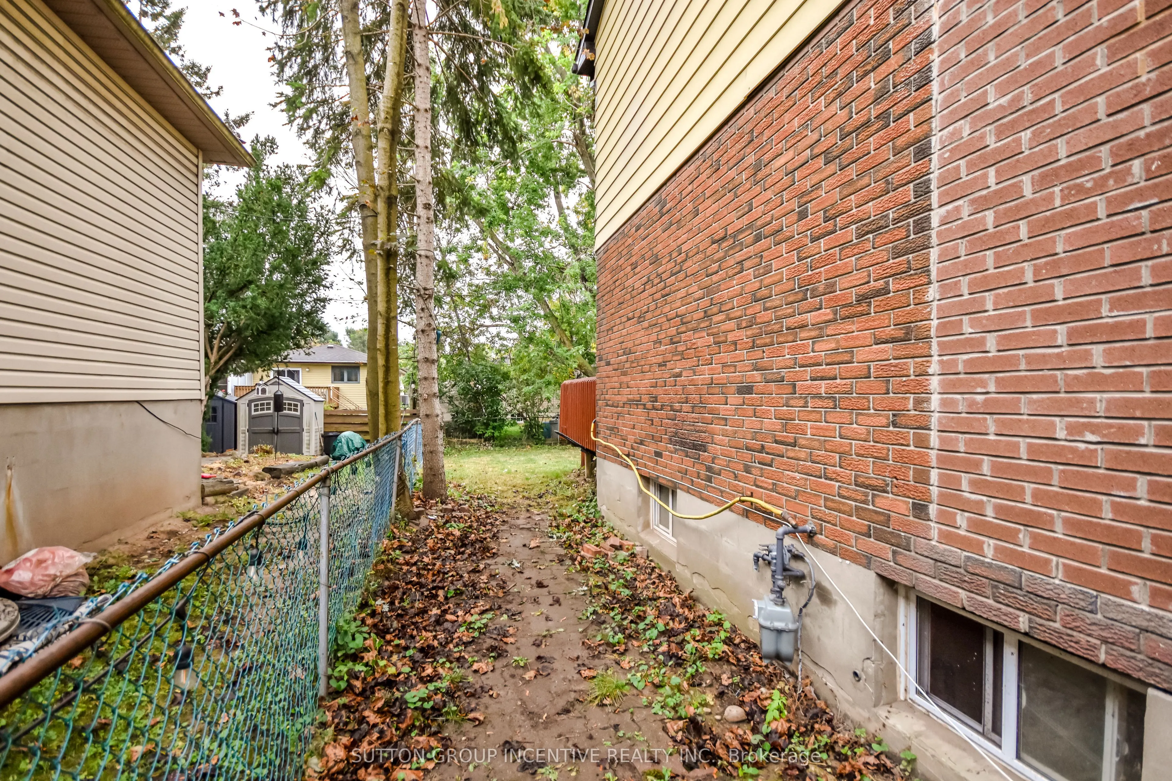 33B Cundles Road E