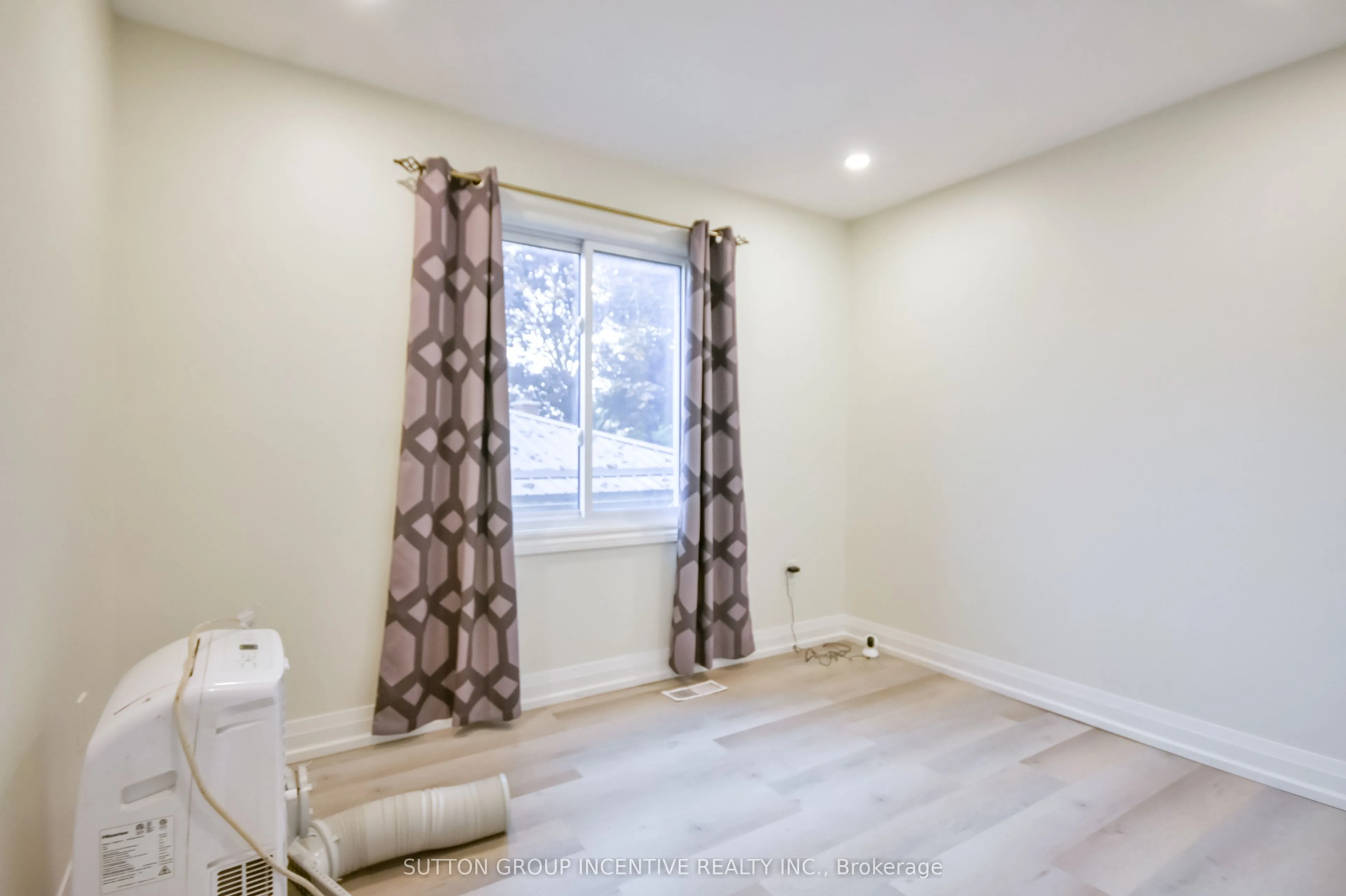 33B Cundles Road E