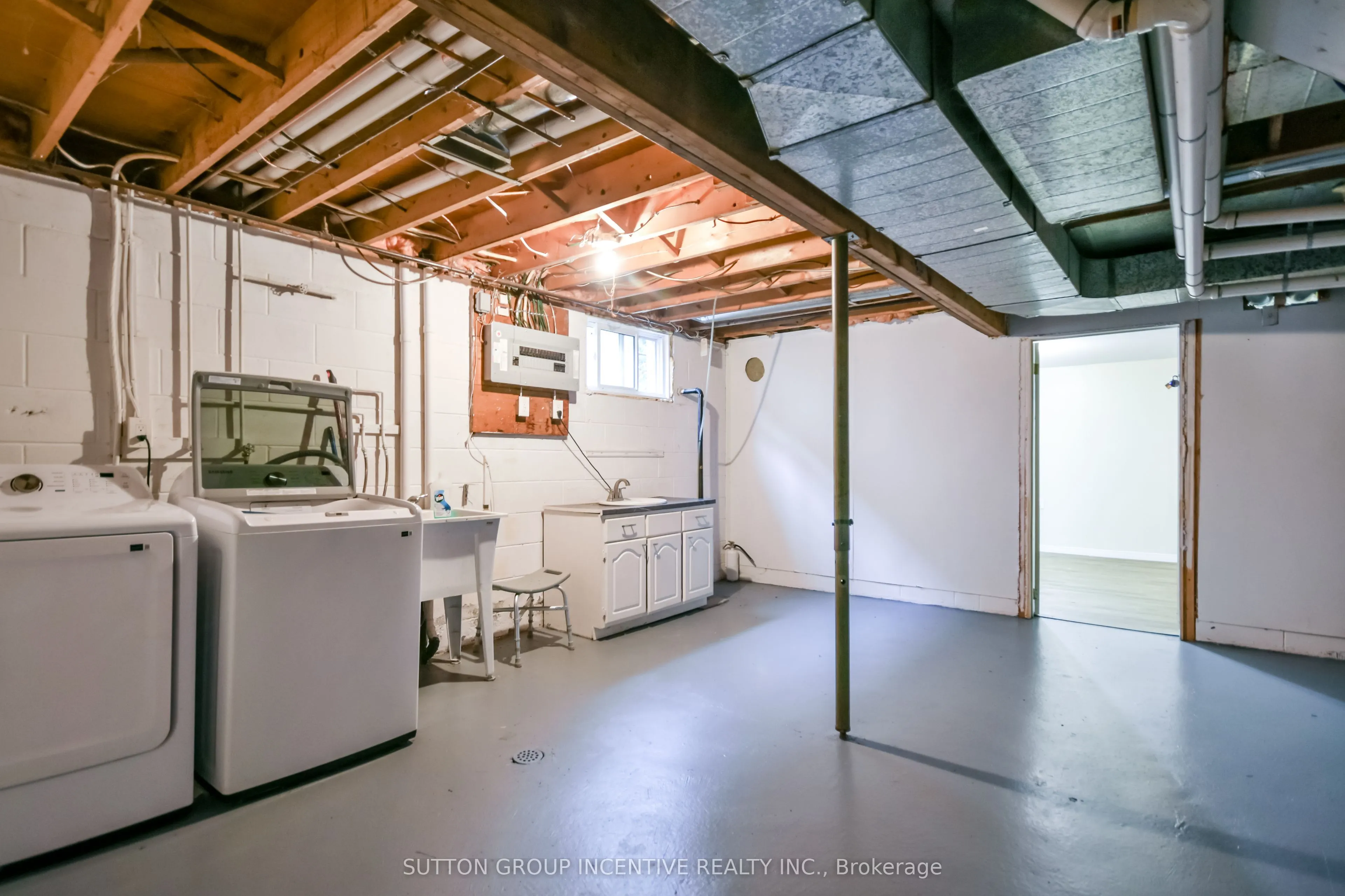 33B Cundles Road E