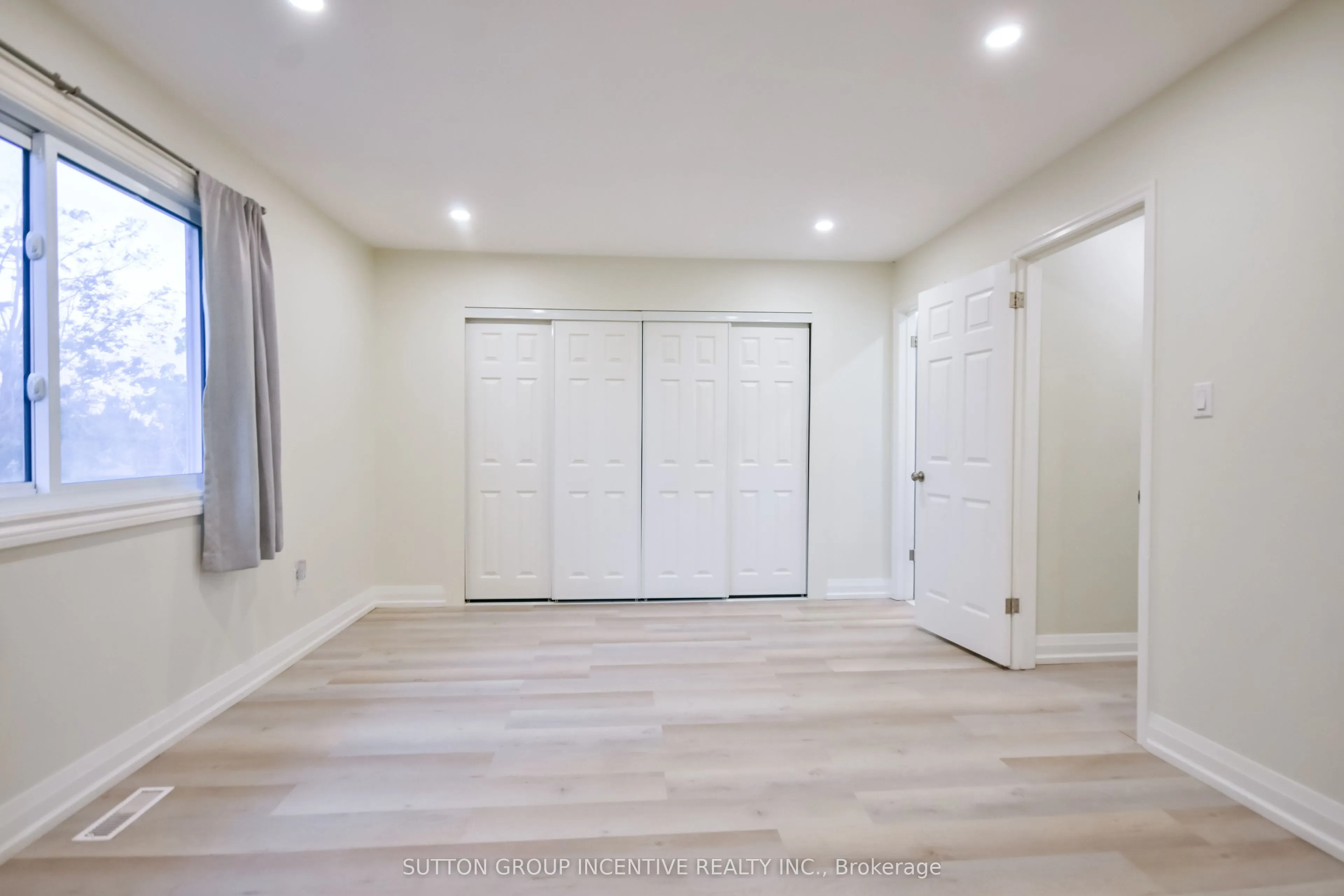 33B Cundles Road E