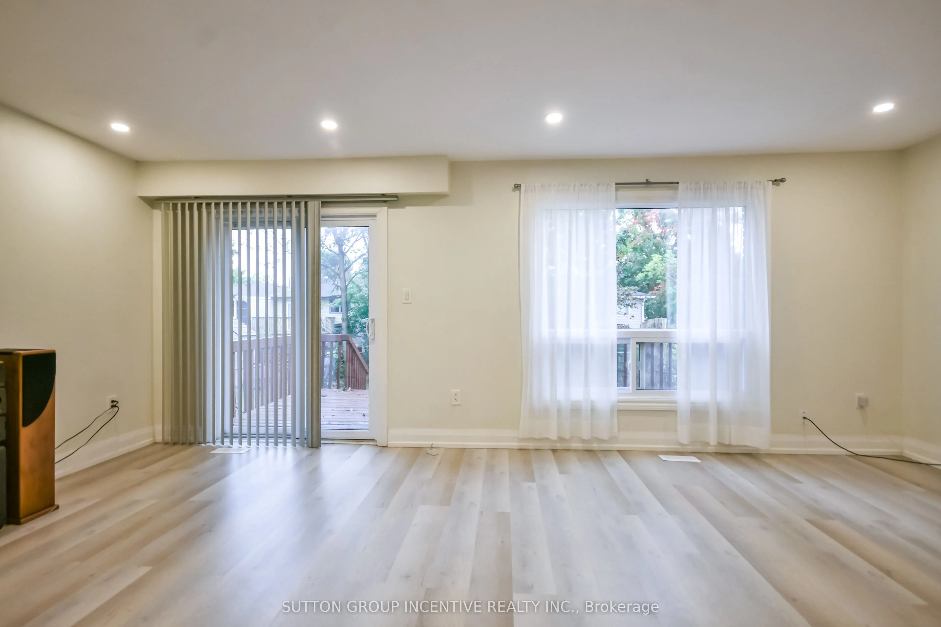 33B Cundles Road E