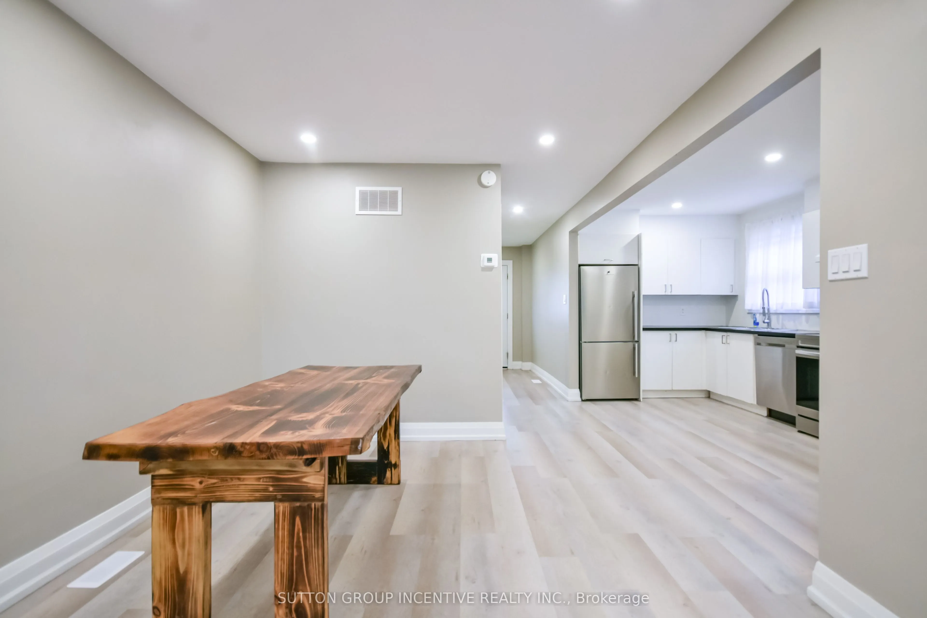 33B Cundles Road E