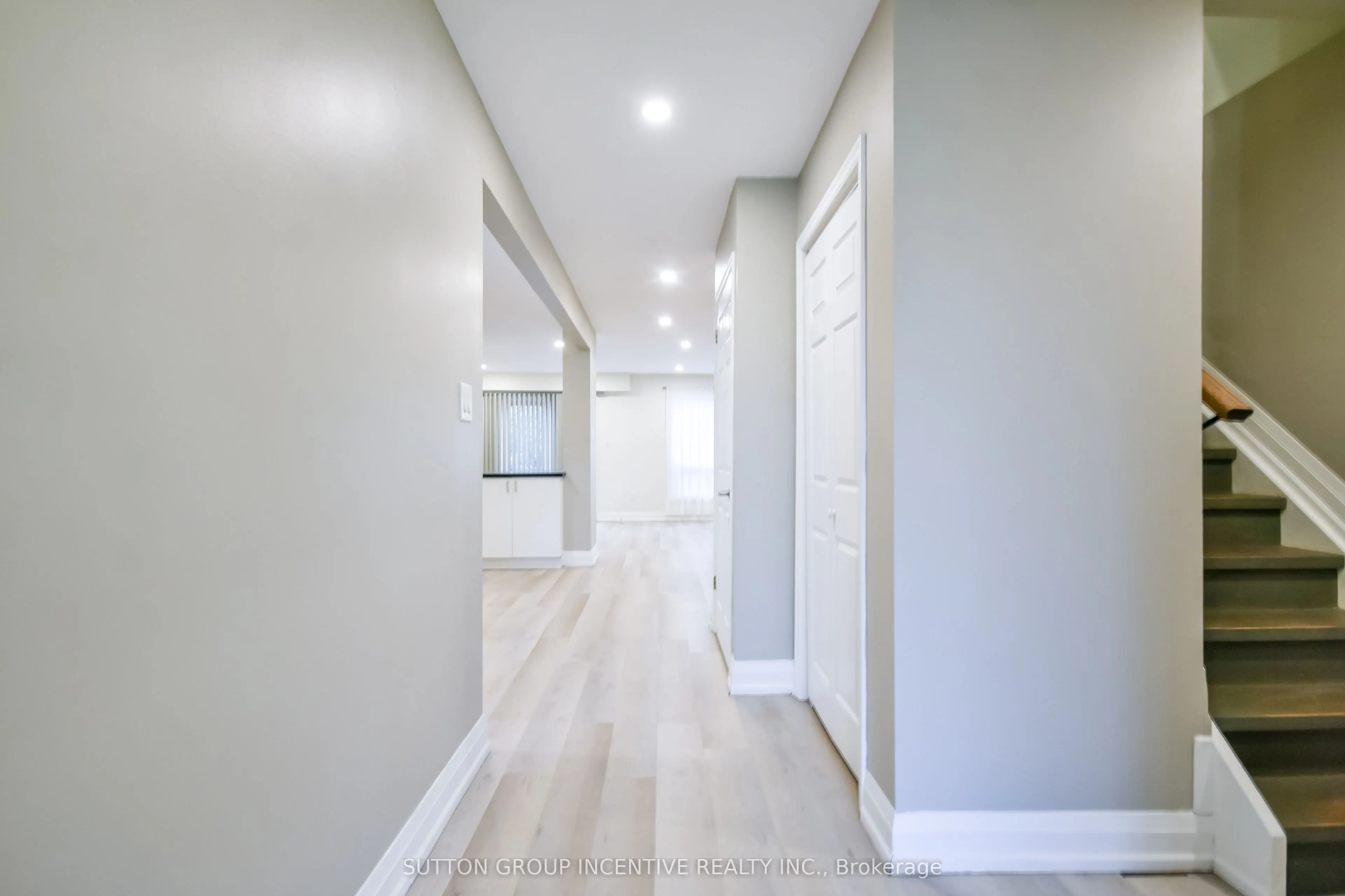 33B Cundles Road E