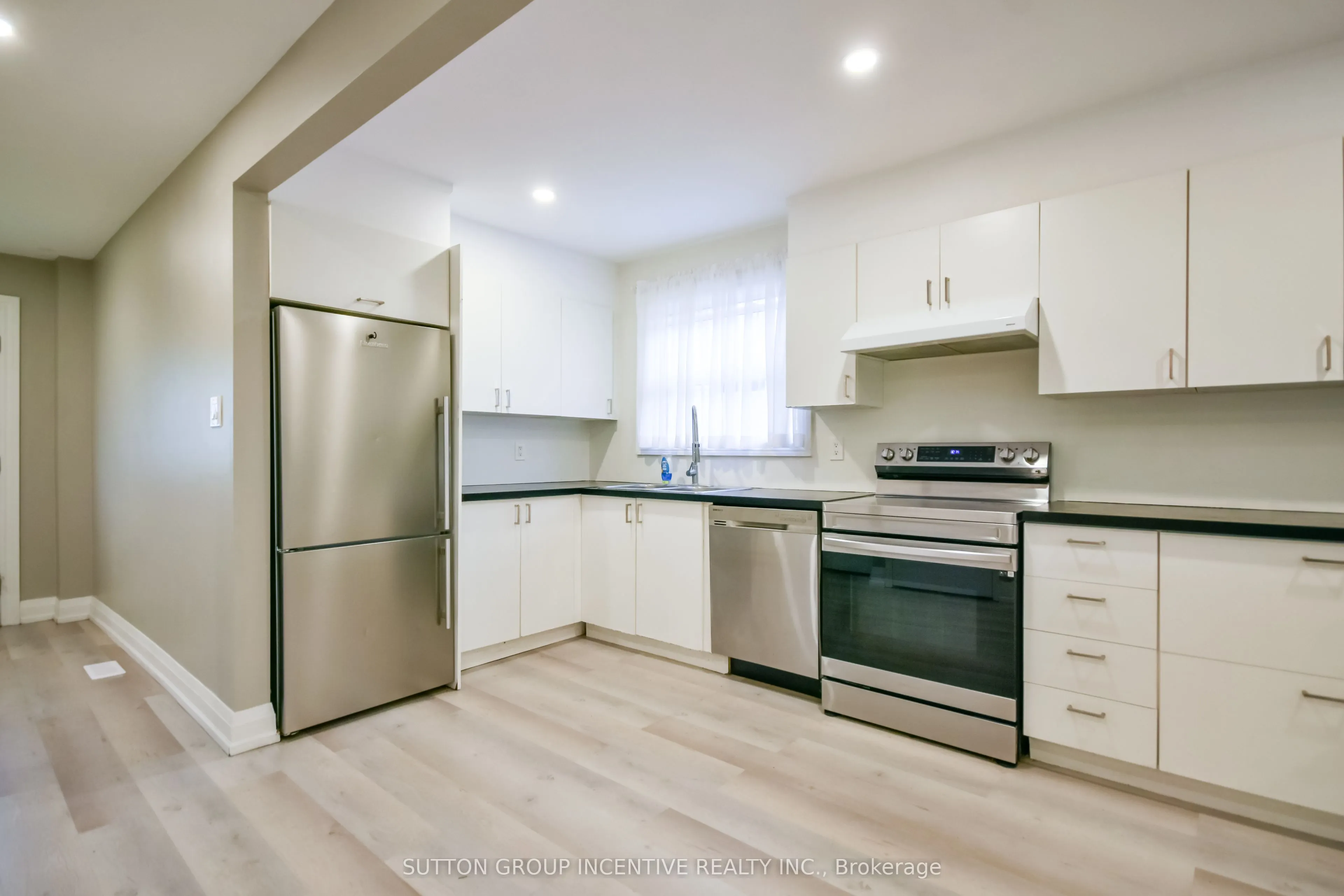 33B Cundles Road E