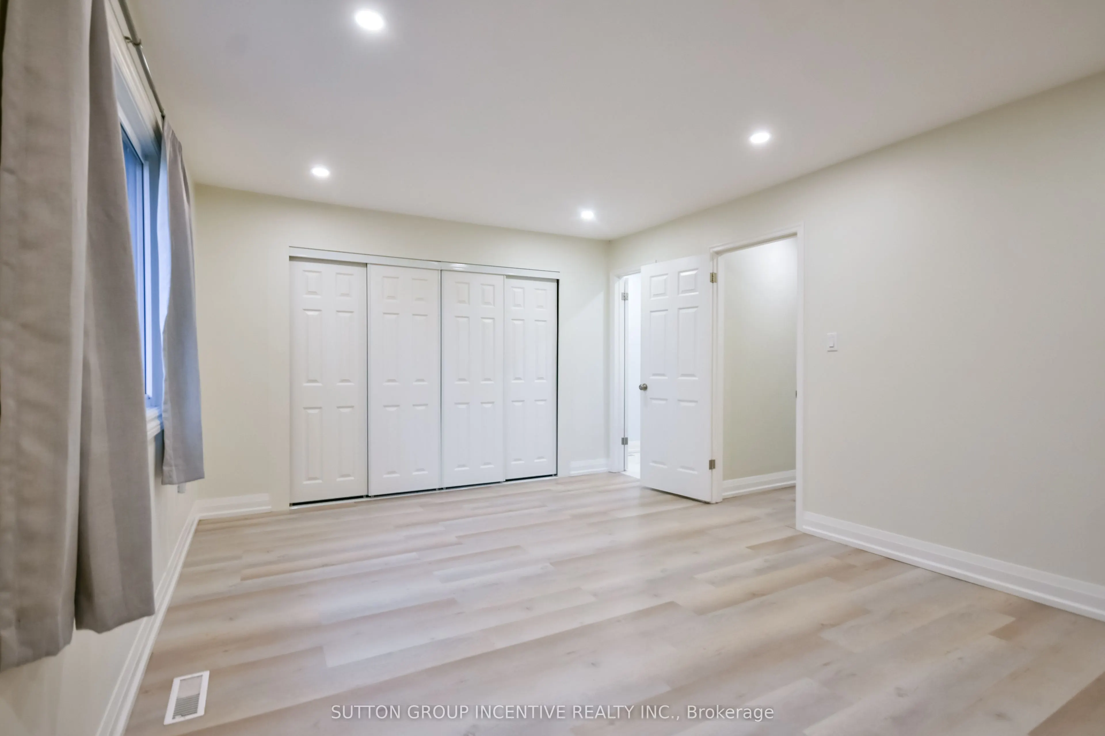 33B Cundles Road E