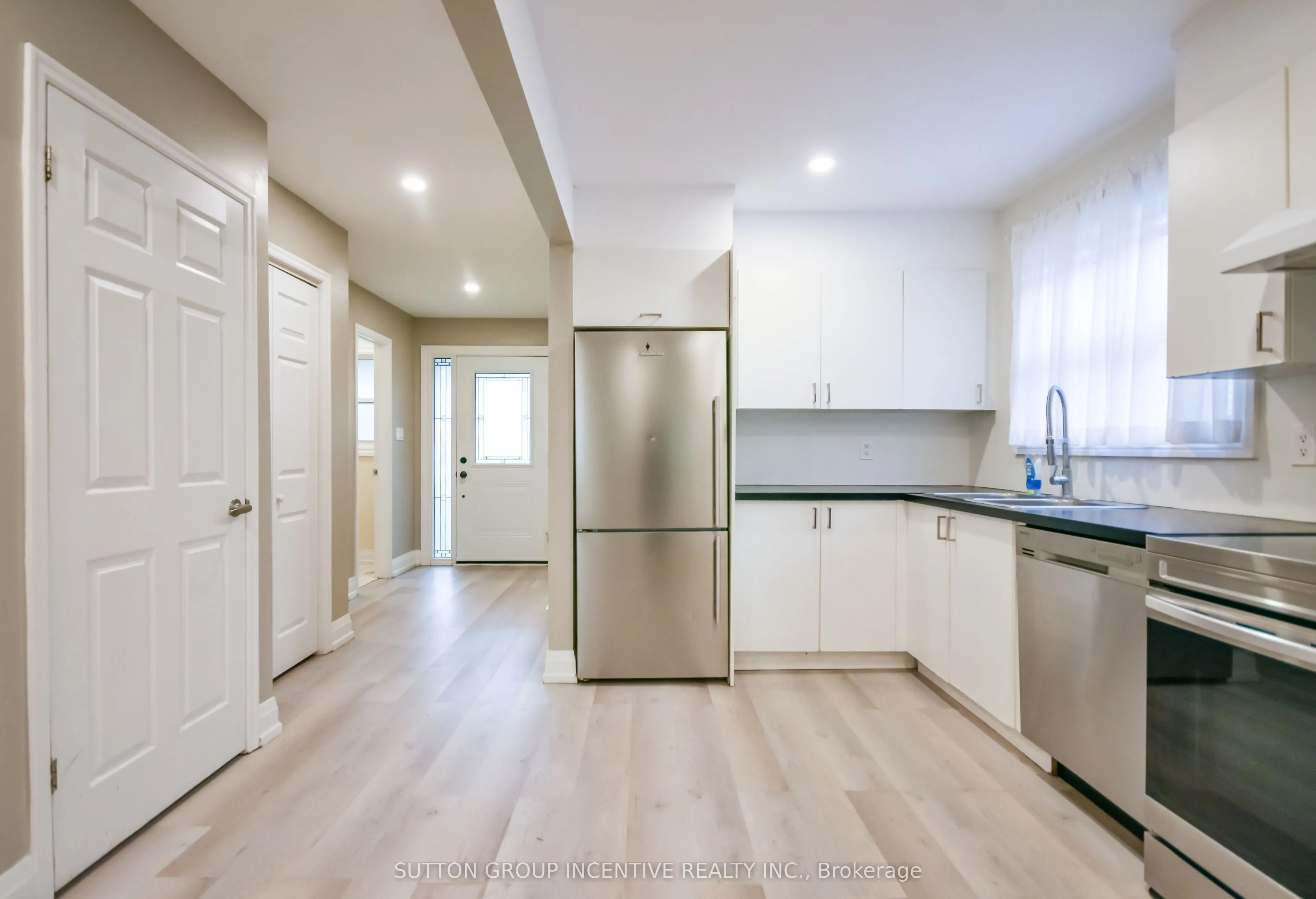 33B Cundles Road E