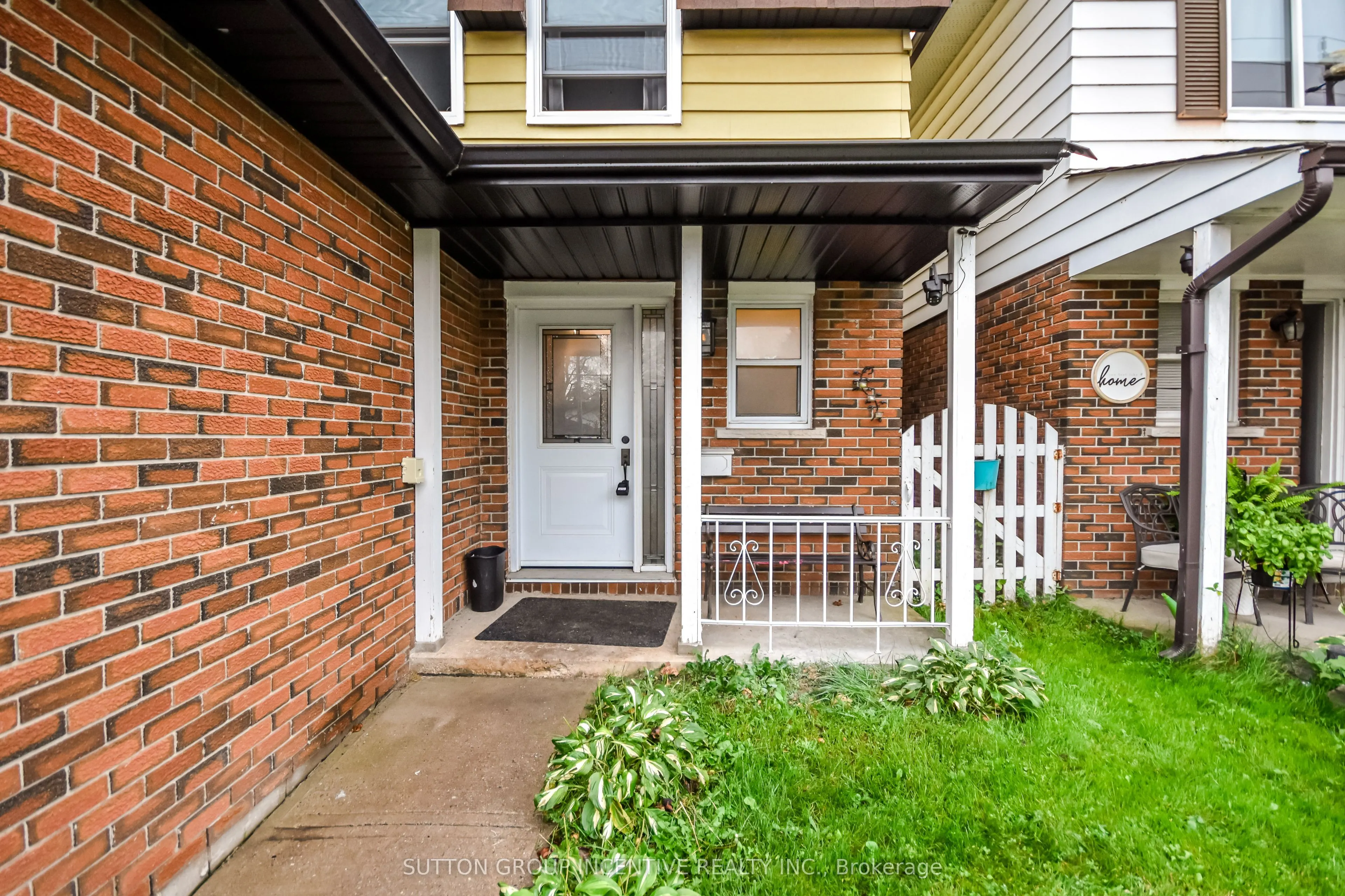 33B Cundles Road E