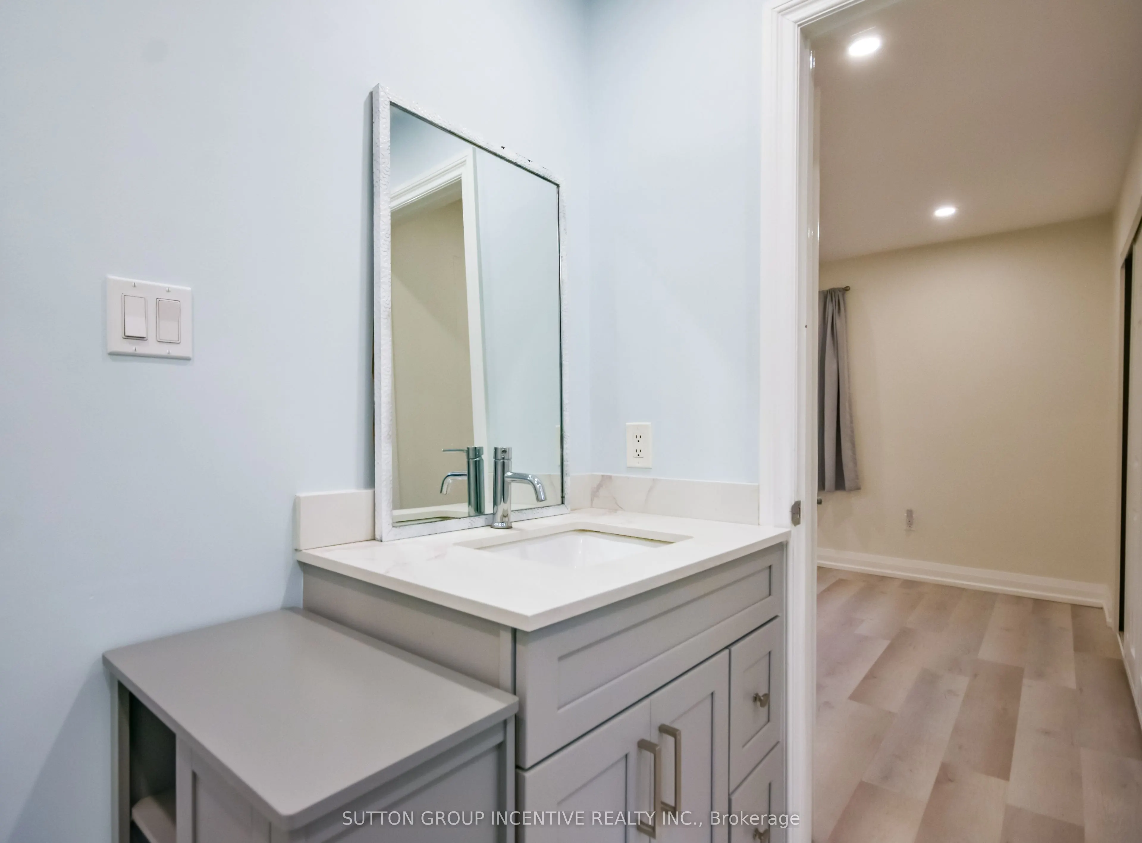 33B Cundles Road E