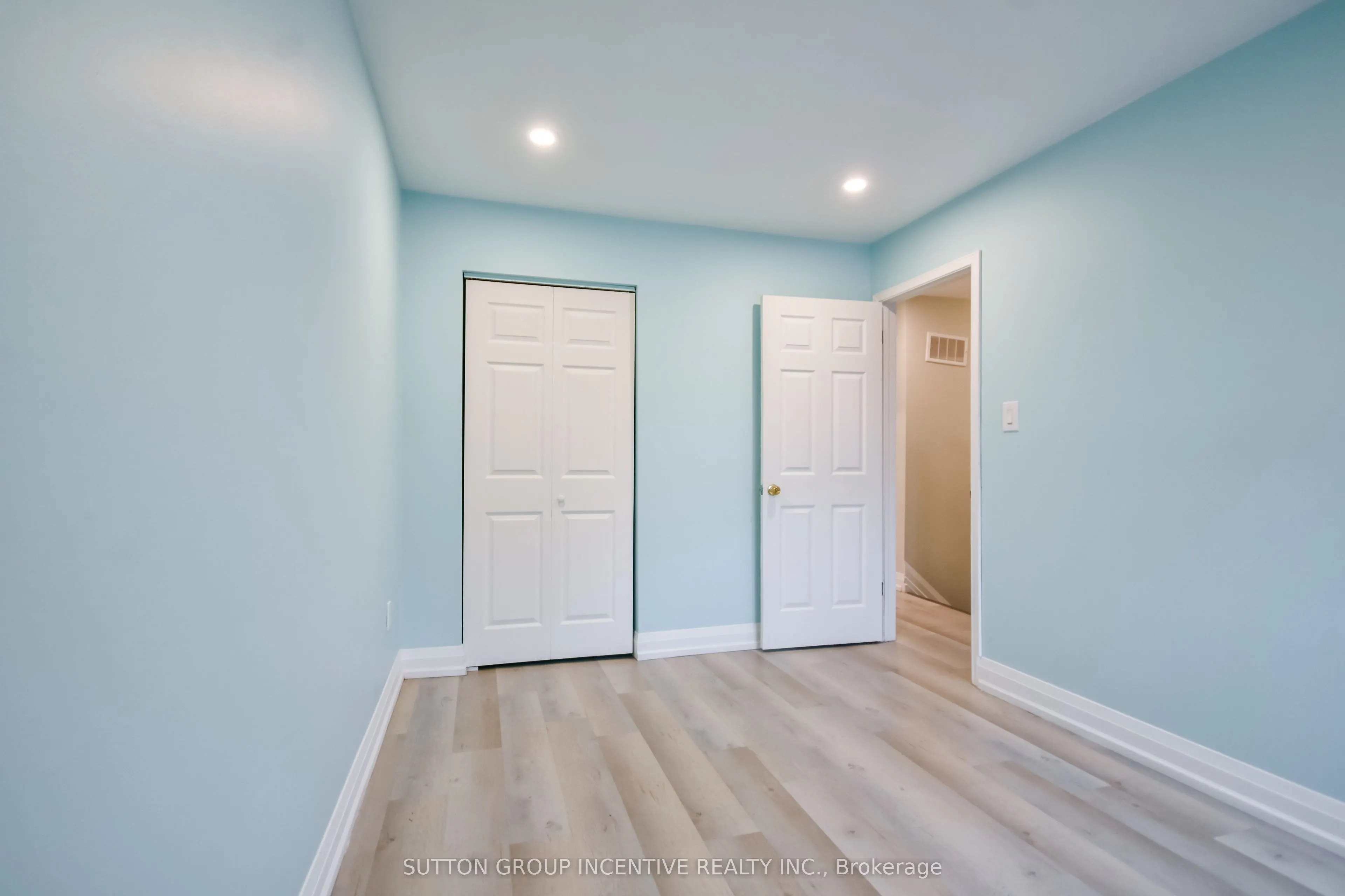 33B Cundles Road E