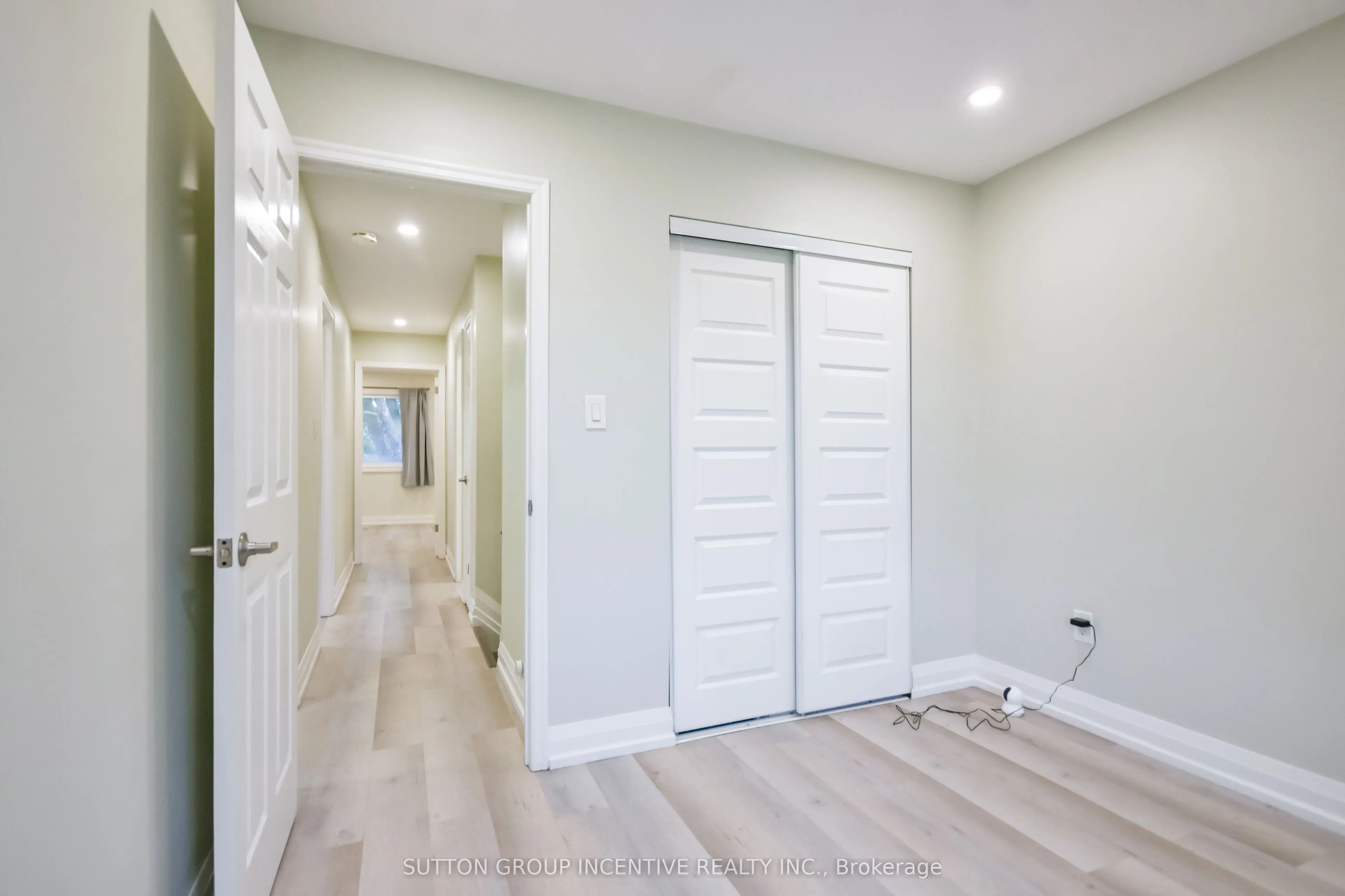33B Cundles Road E
