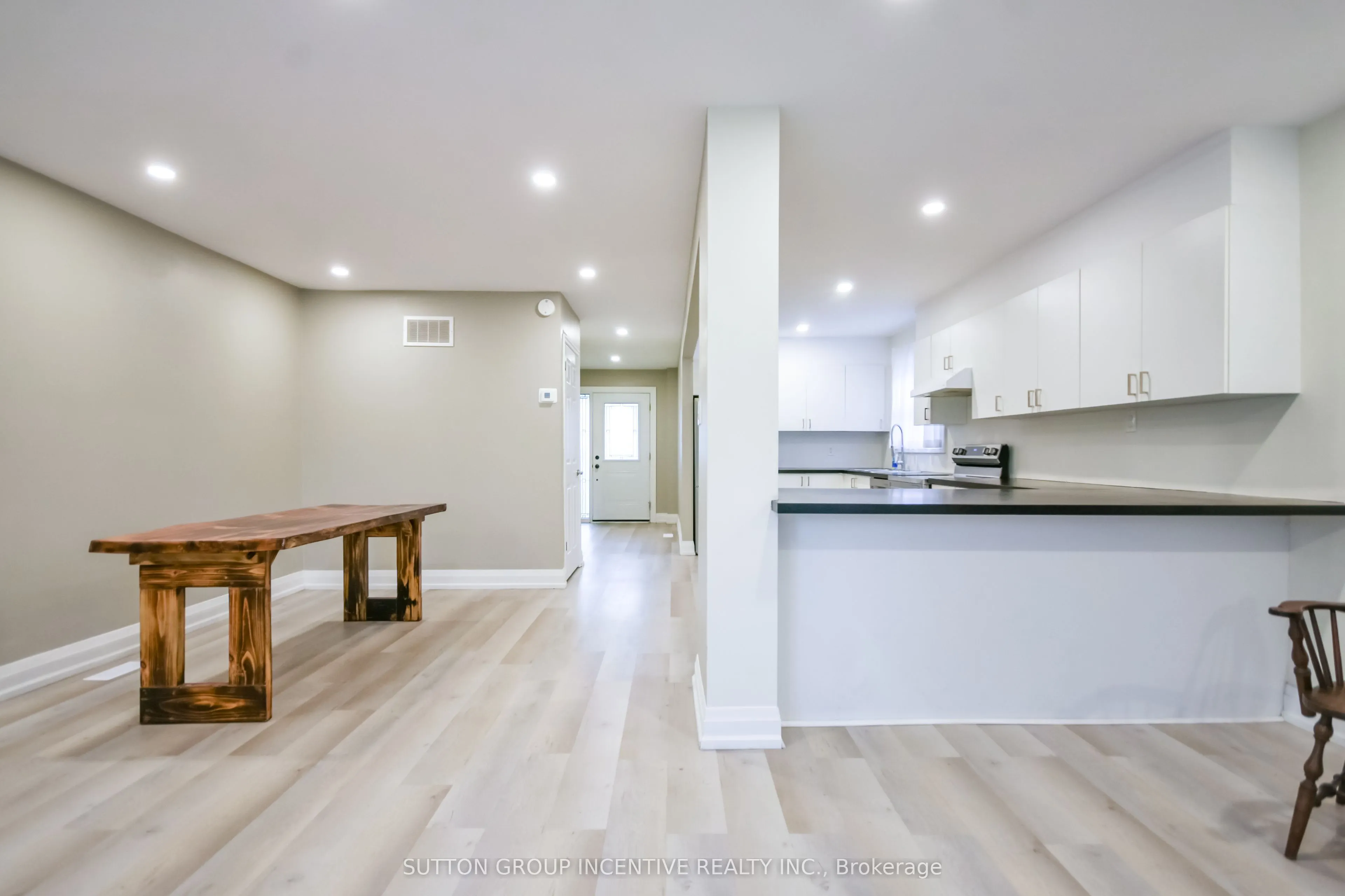 33B Cundles Road E