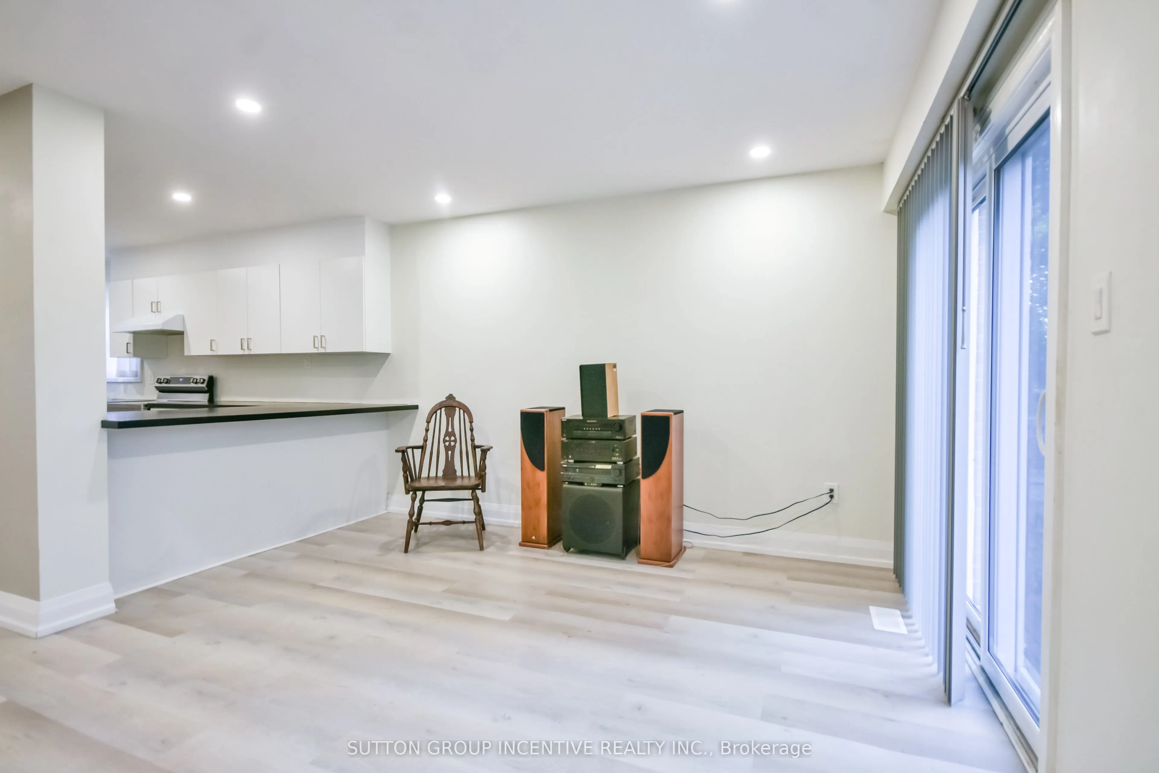 33B Cundles Road E