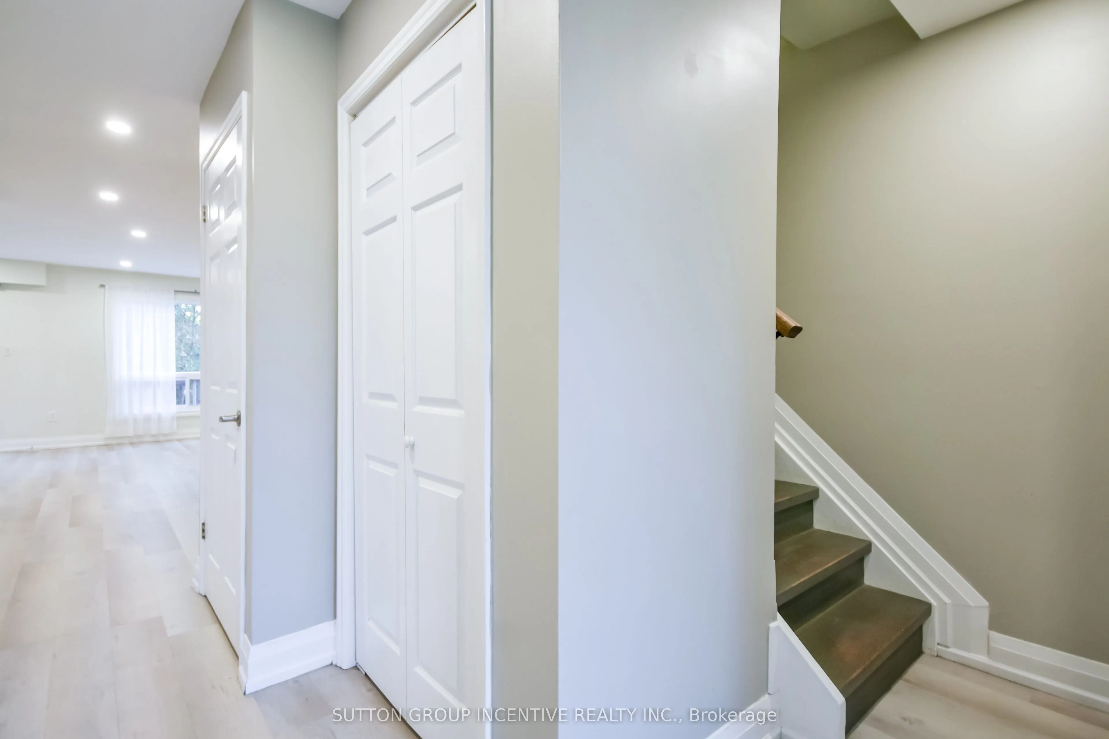 33B Cundles Road E