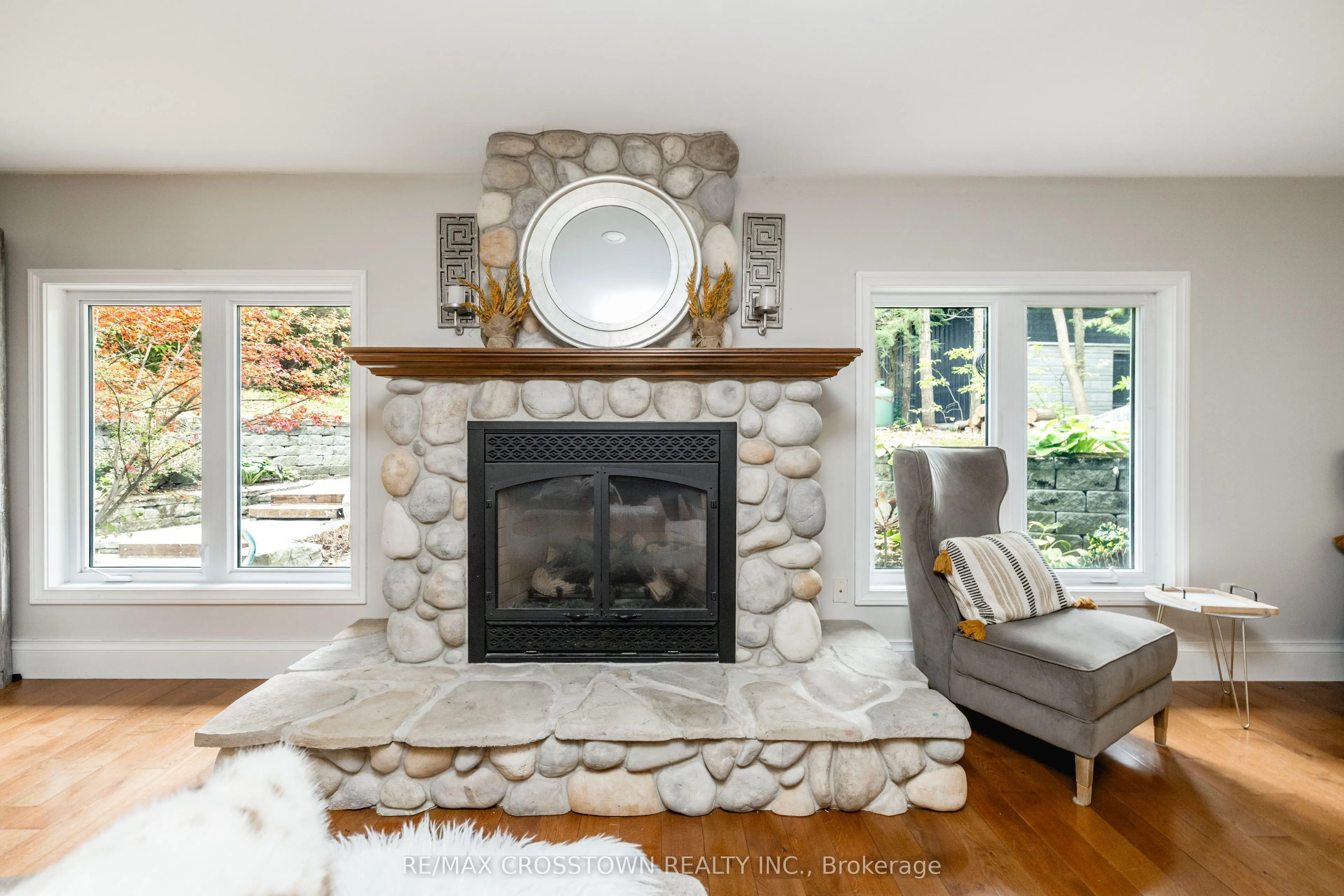 4454 Rosalyn Drive