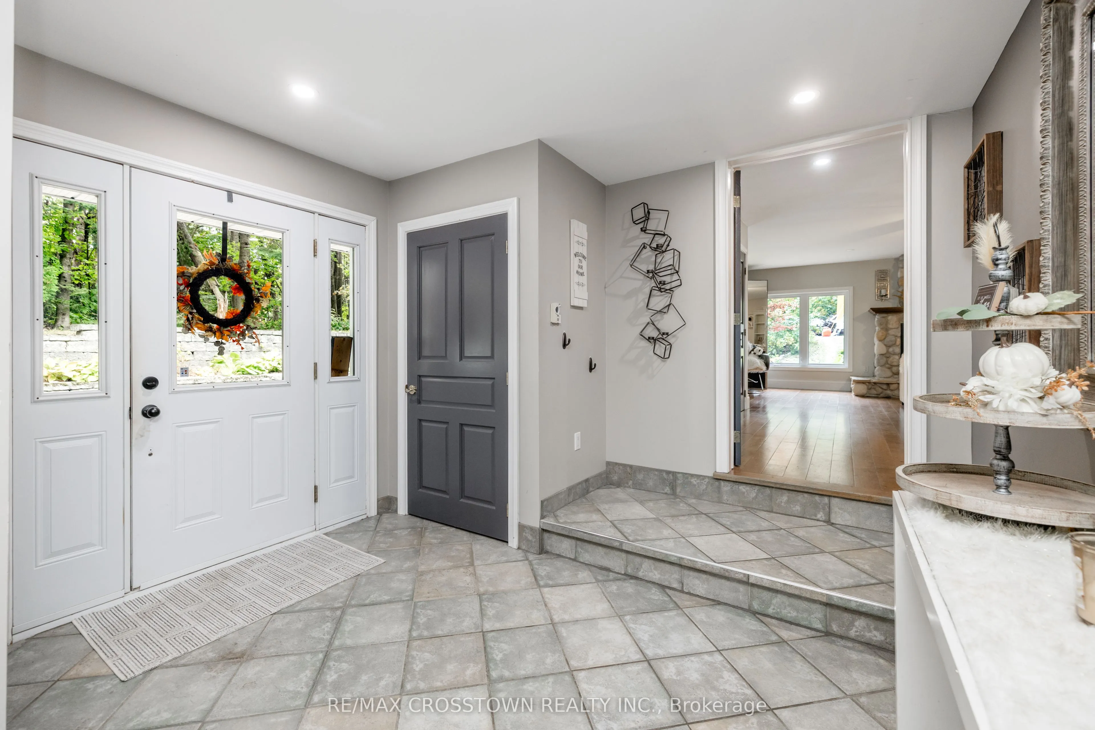 4454 Rosalyn Drive