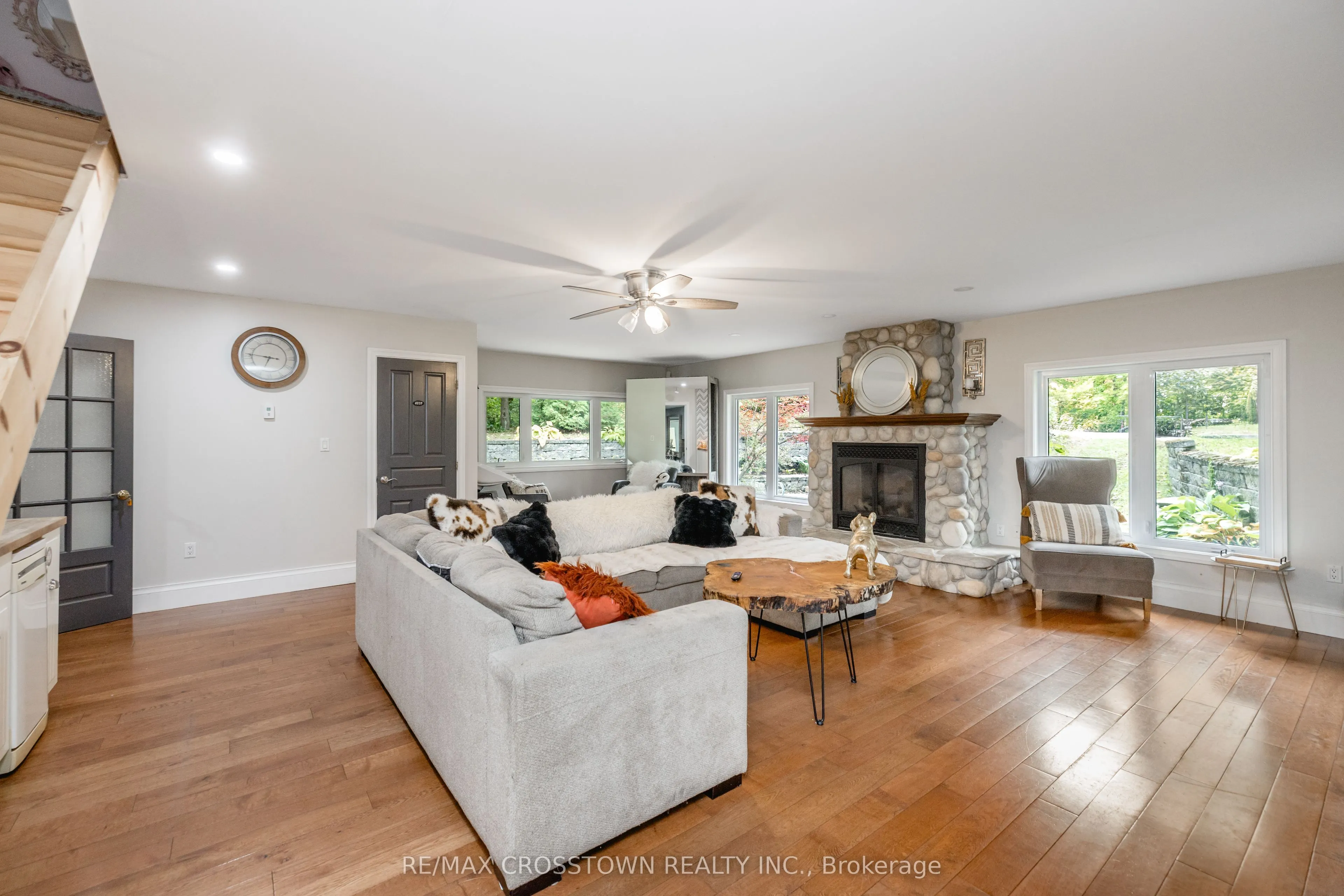 4454 Rosalyn Drive