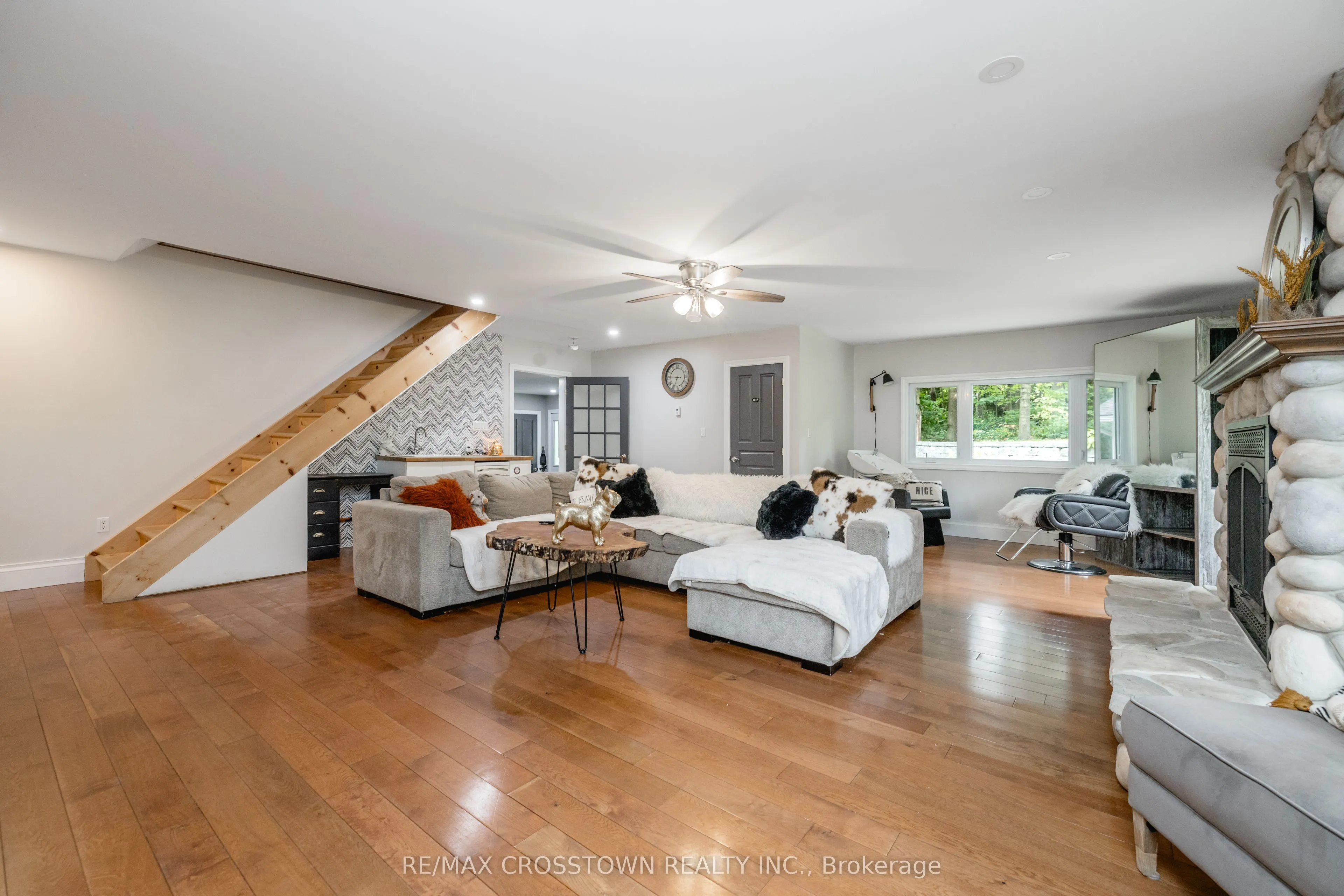 4454 Rosalyn Drive