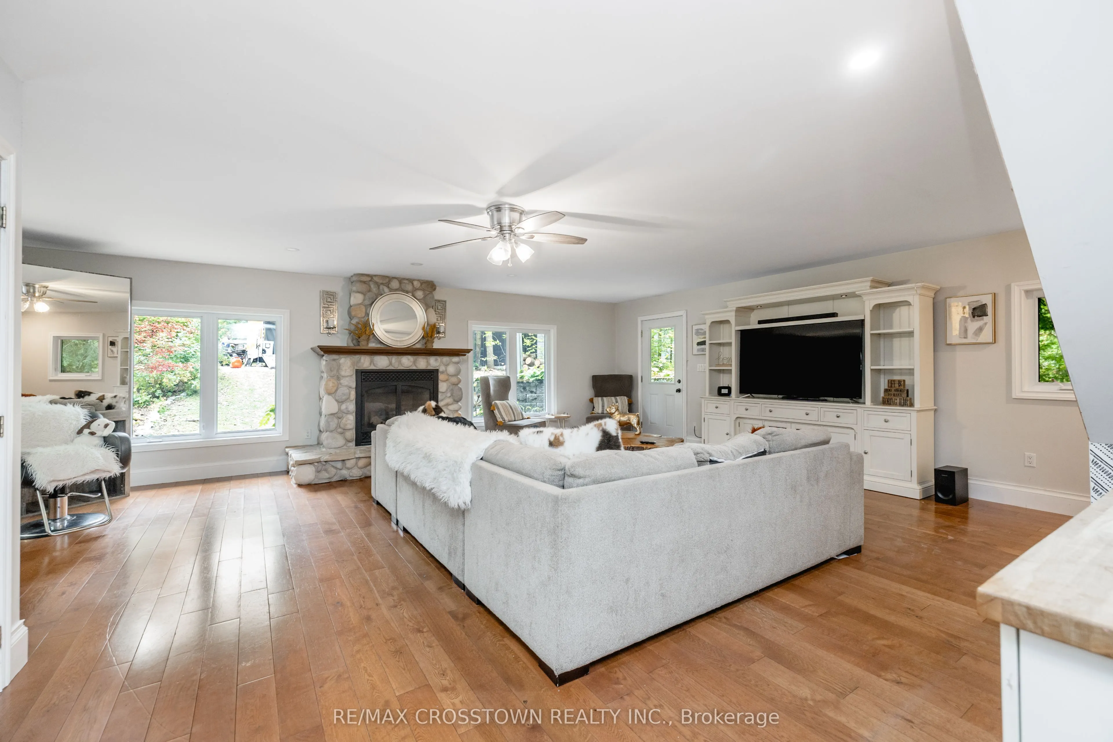 4454 Rosalyn Drive