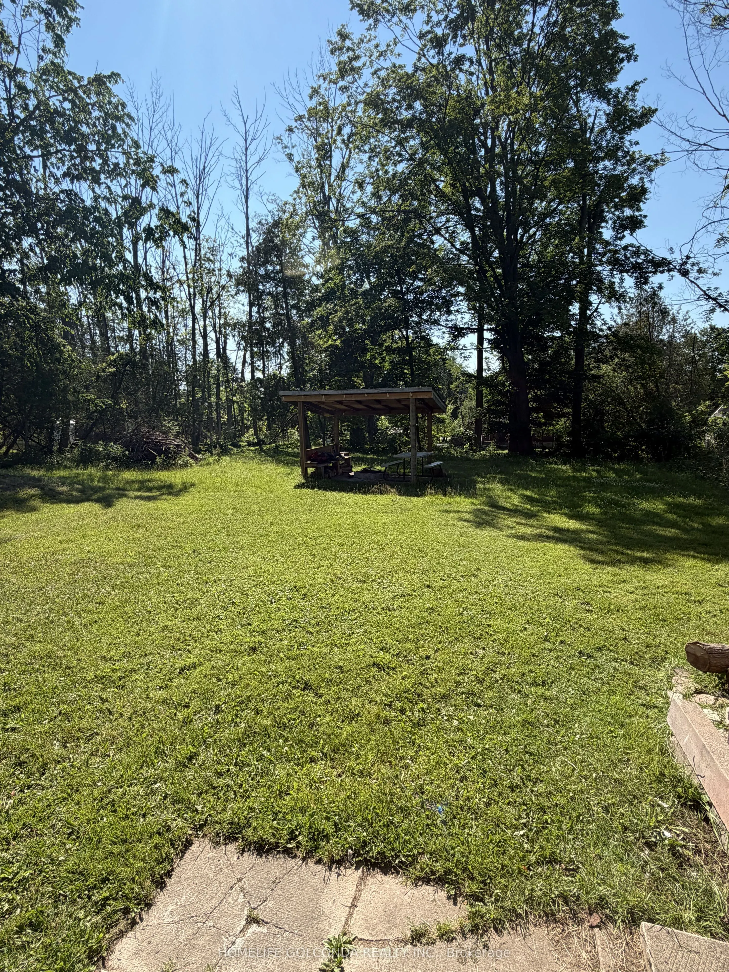 15 Poplar Crescent