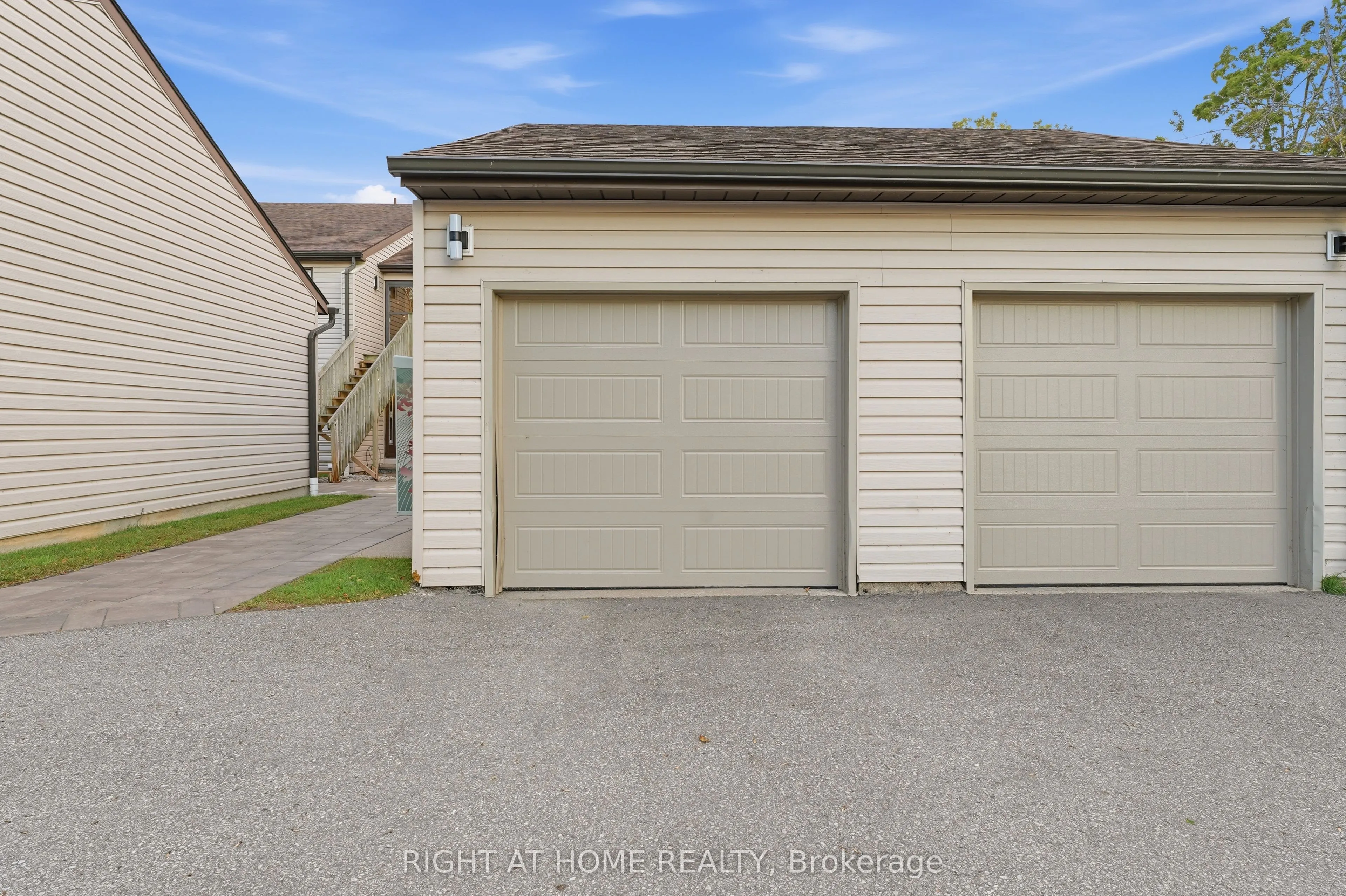43 Olive Crescent E #103