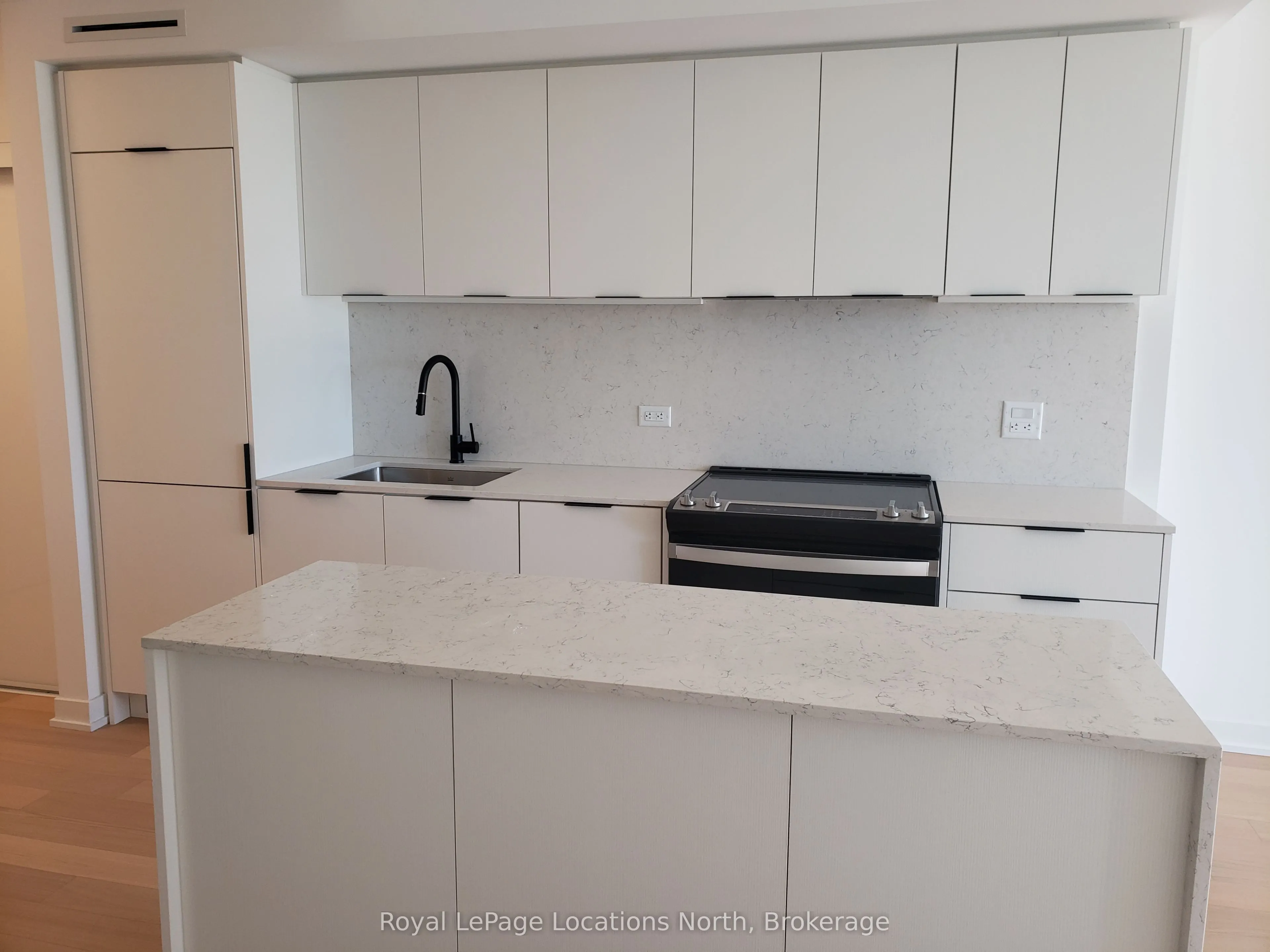 31 Huron Street #207