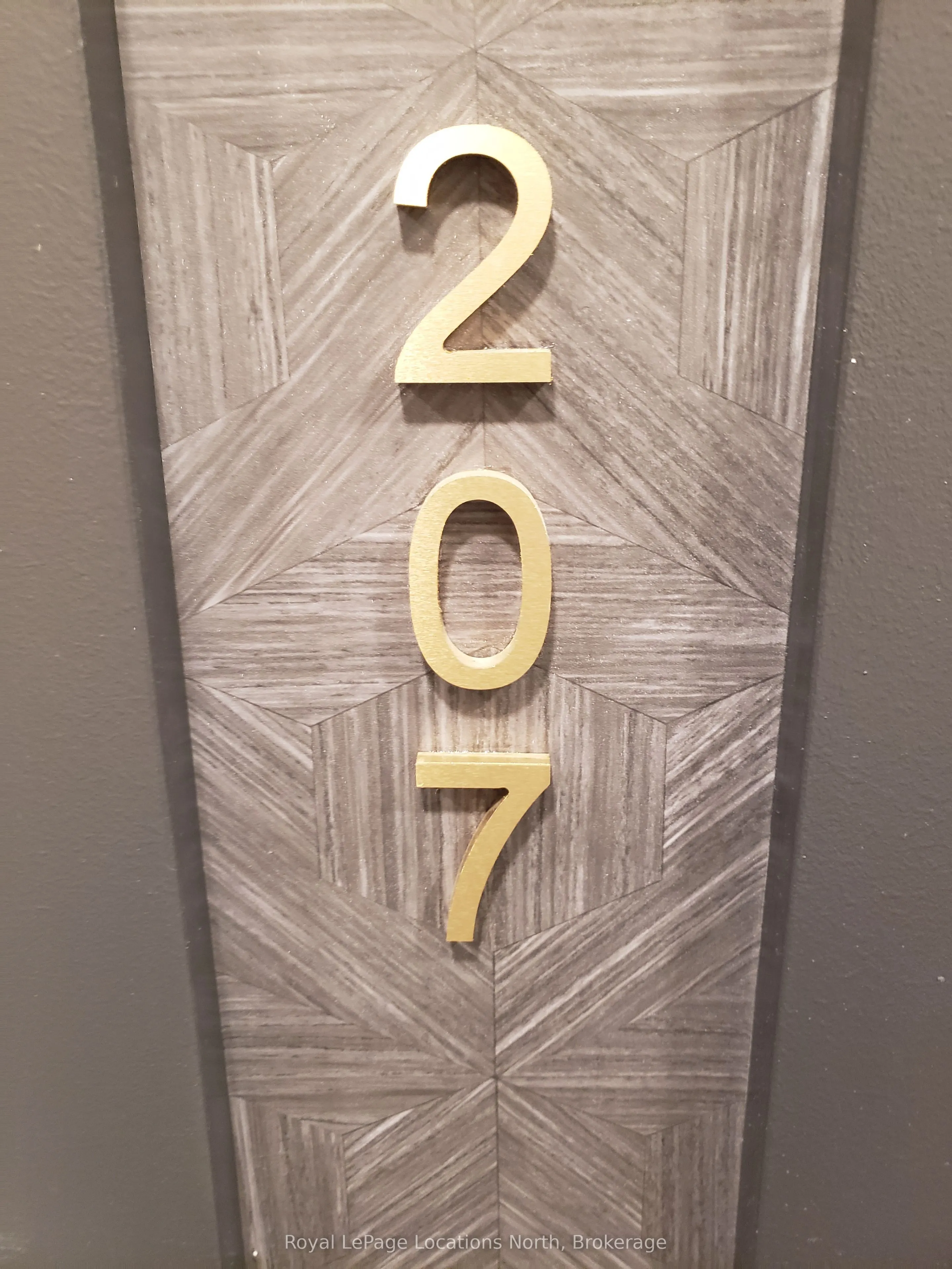 31 Huron Street #207