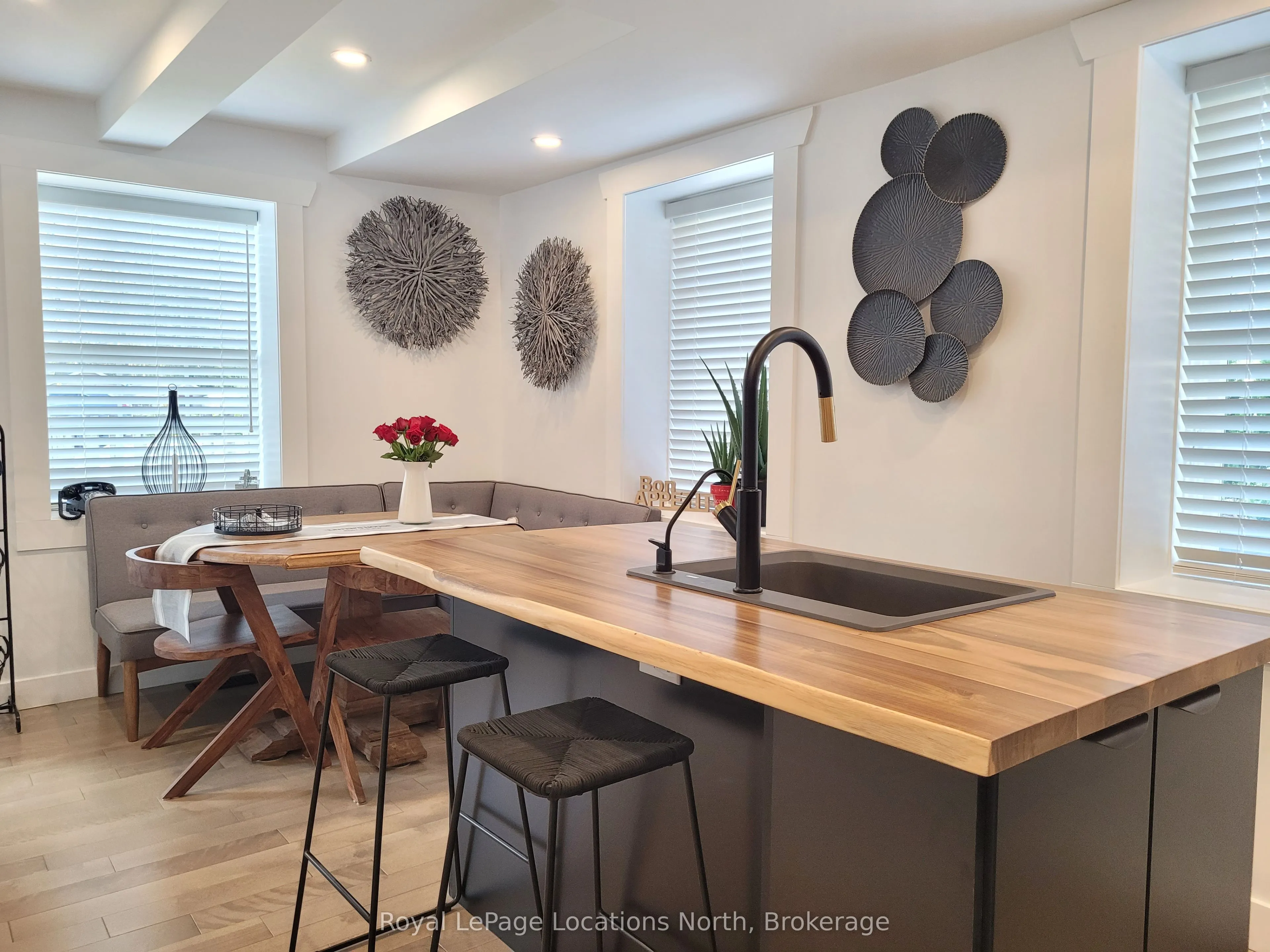 347 Balm Beach Road W