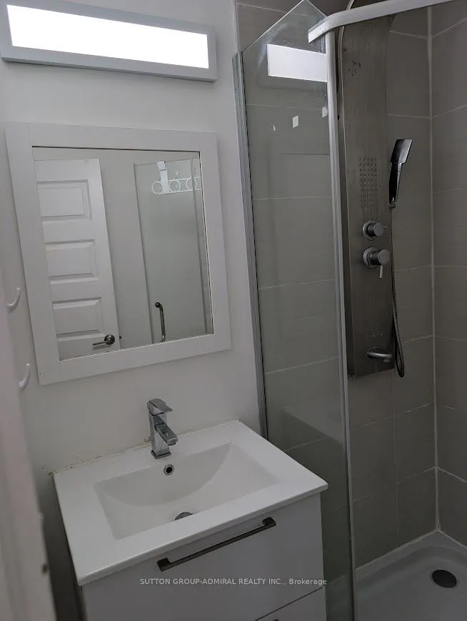 540 Essa Road #17 Bachelor