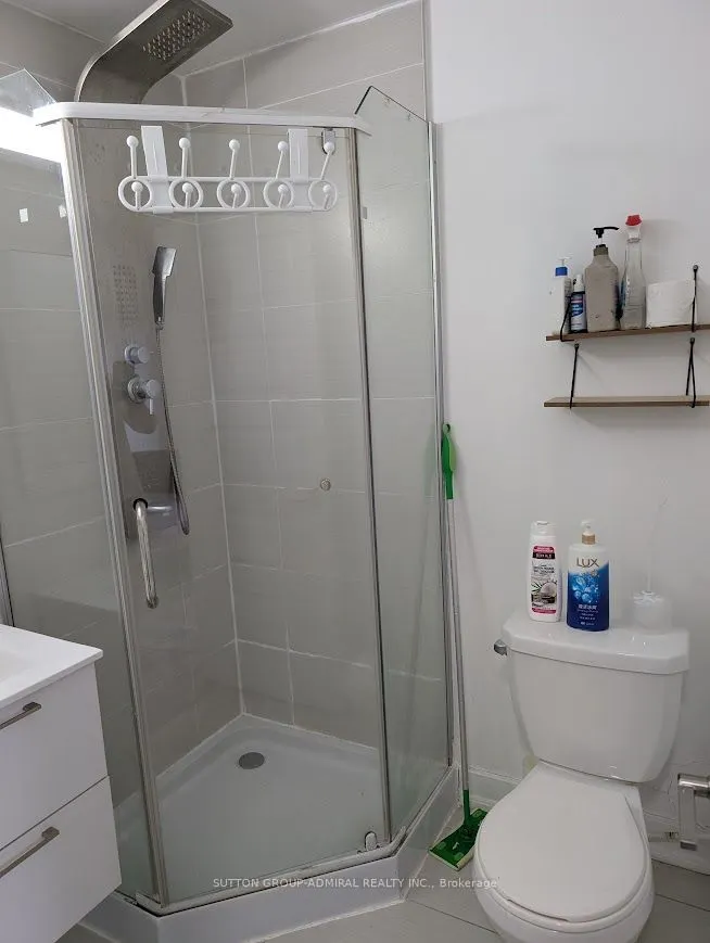 540 Essa Road #17 Bachelor
