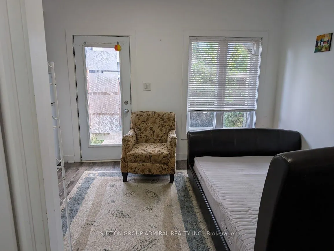 540 Essa Road #17 Bachelor