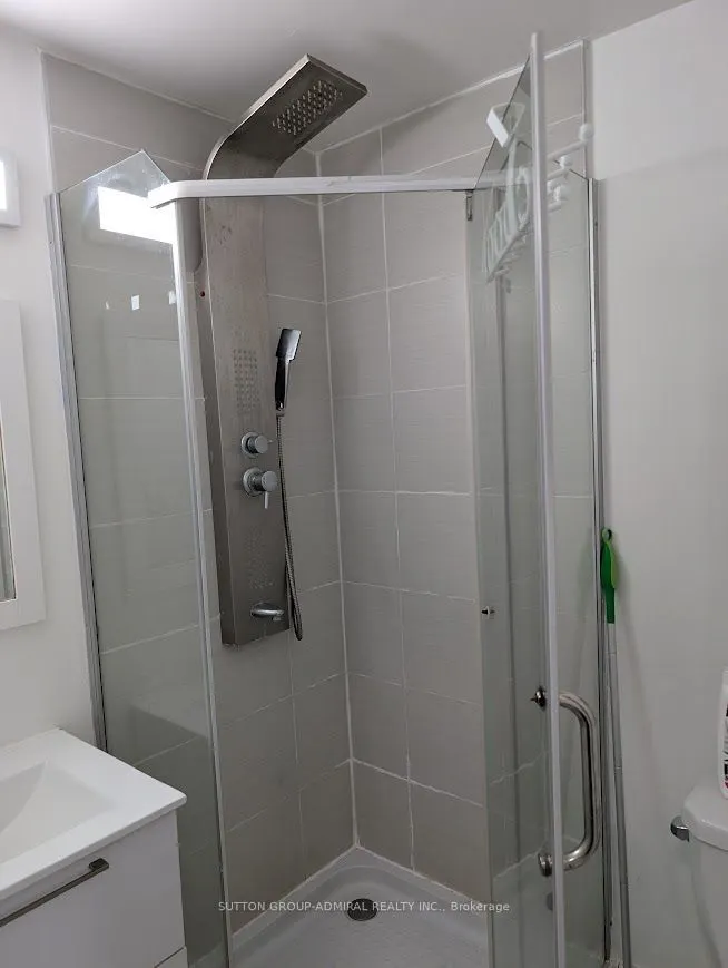 540 Essa Road #17 Bachelor